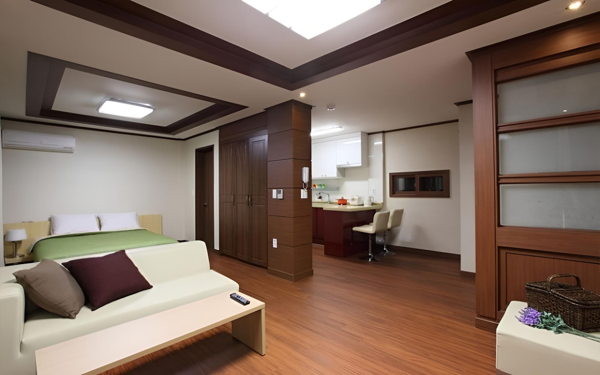 Room (Sina)