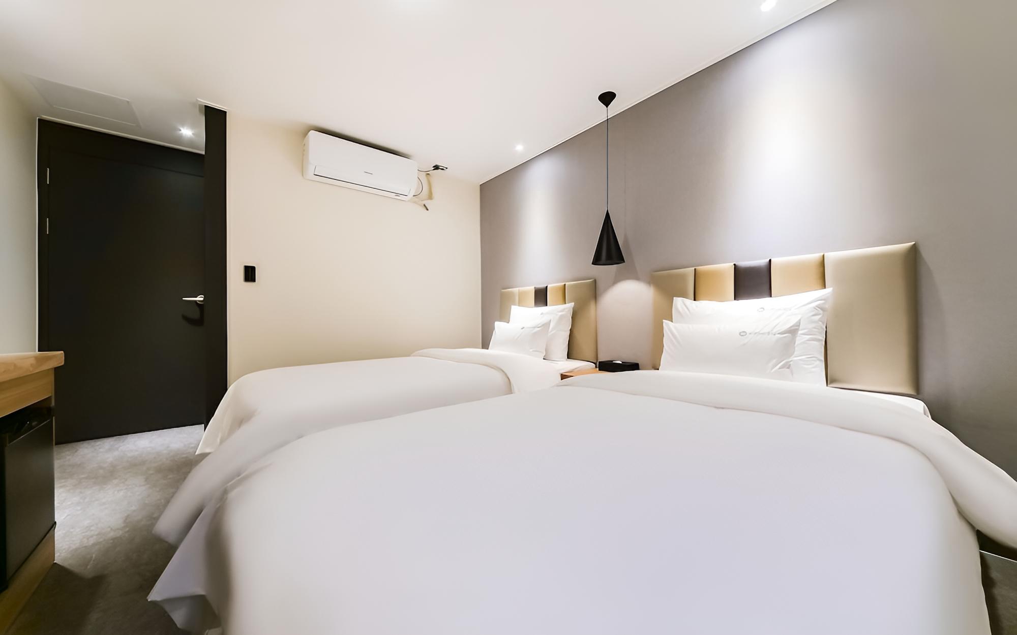 Room (Single Twin (All rooms can be viewed )