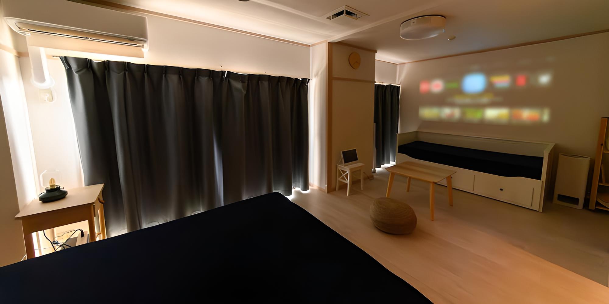 Room (601)