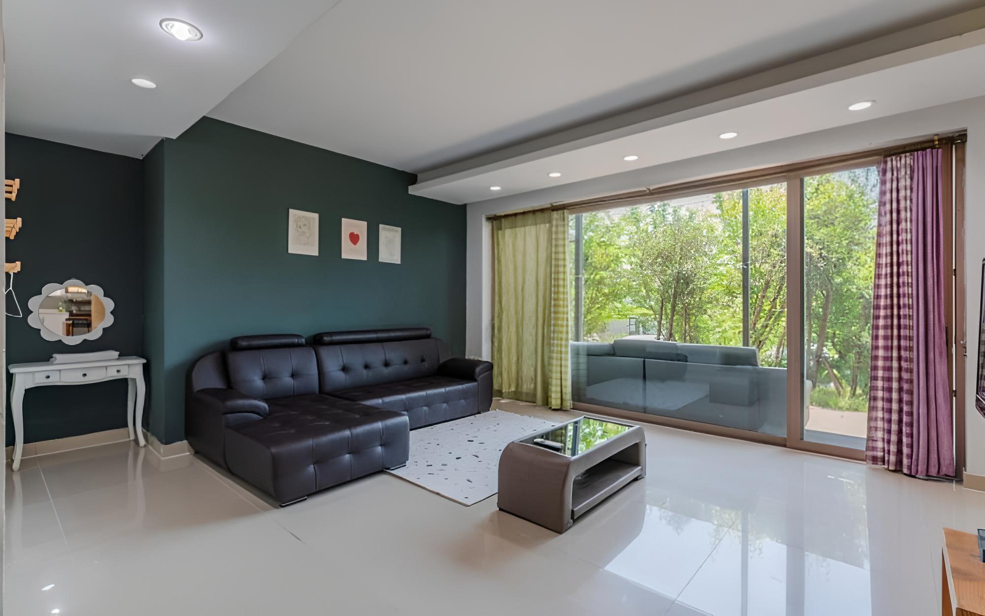 Room (Small road)