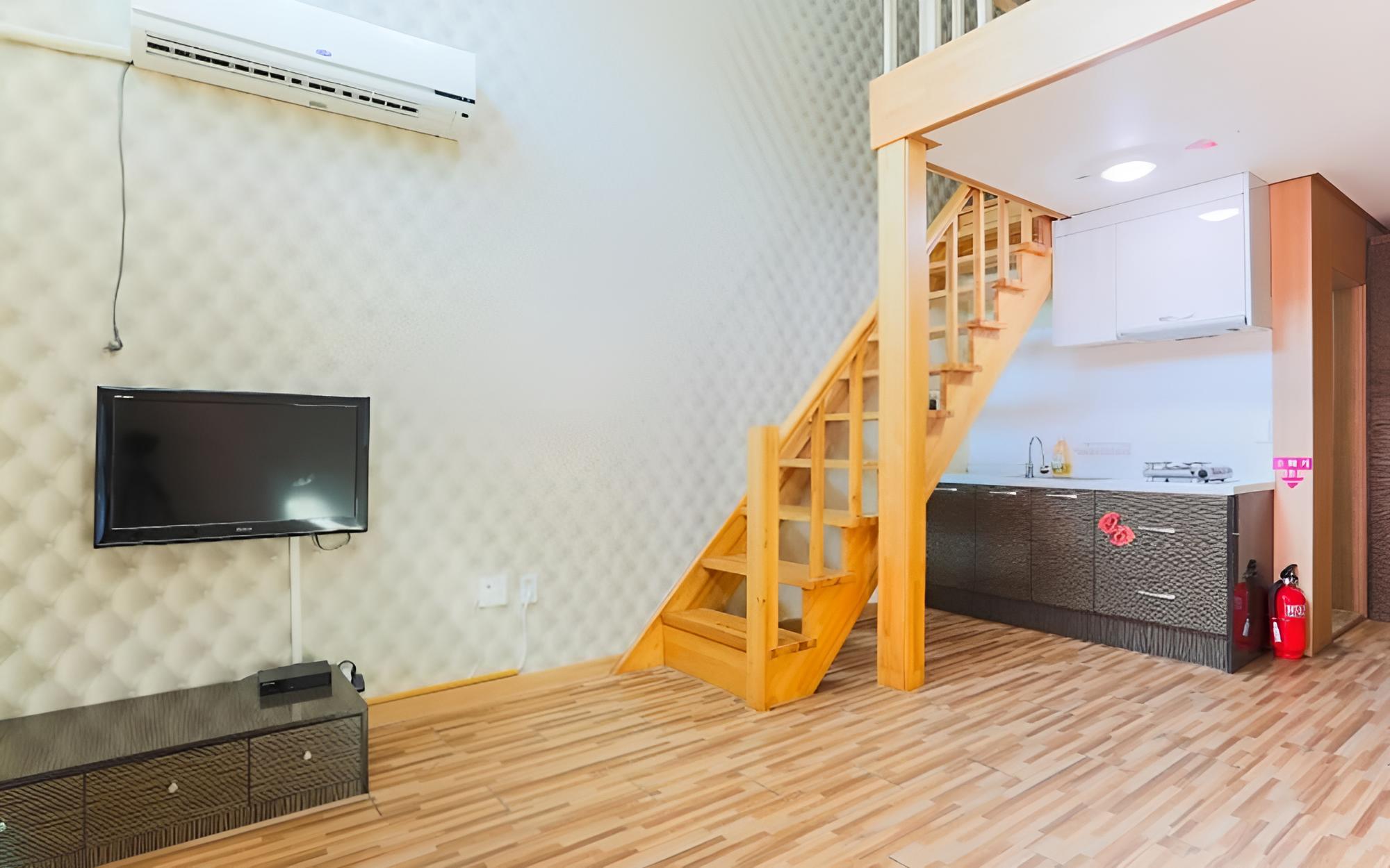 Room (Train sound (Duplex))