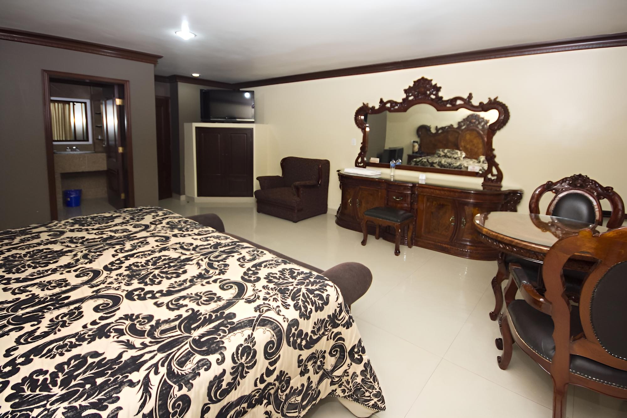 Junior Suite, 1 King Bed photo 1