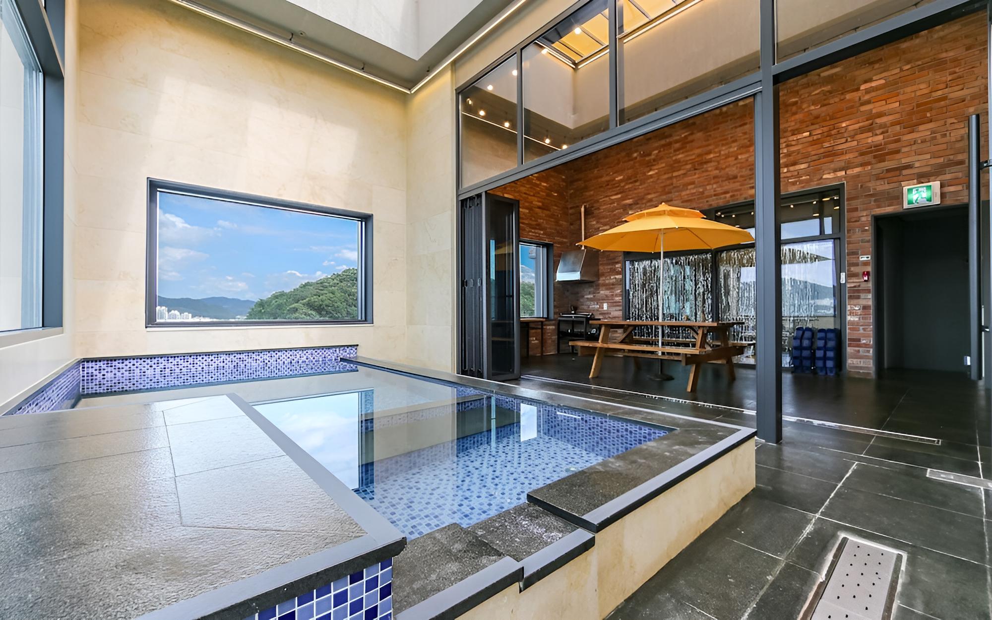 Room (Rooftop-Luxury-Breakfast Service (Add)