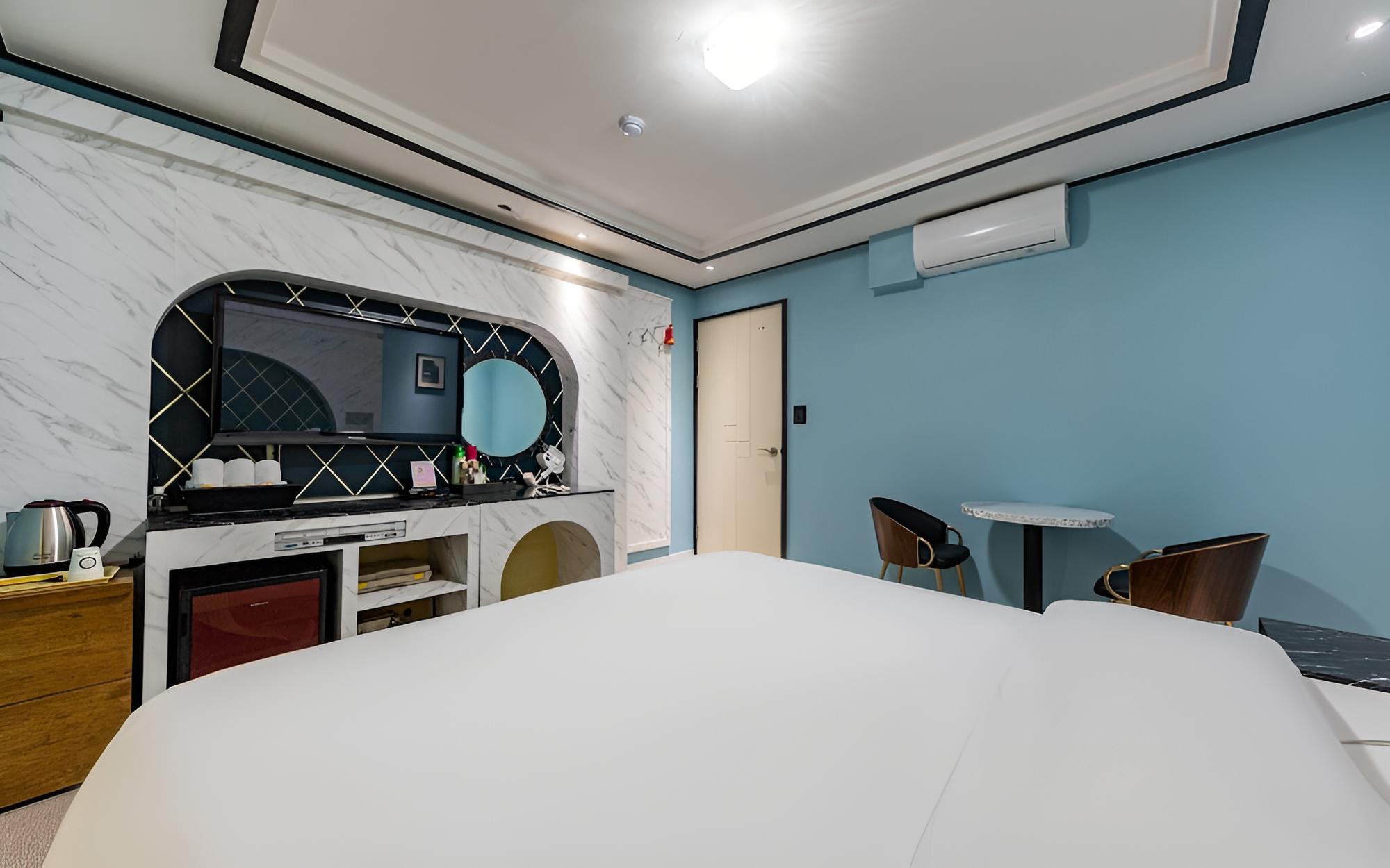 Room (Standard Double)