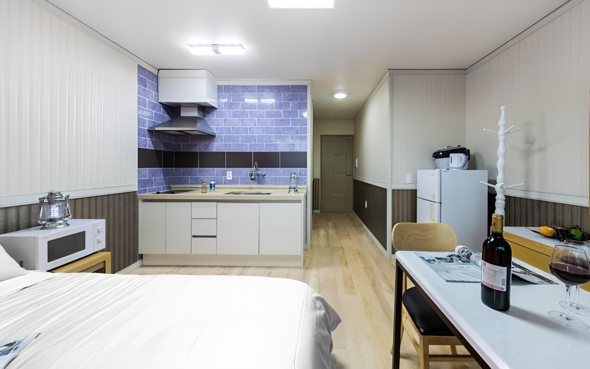 Room (Building A Room 202 (Ocean View Spa))