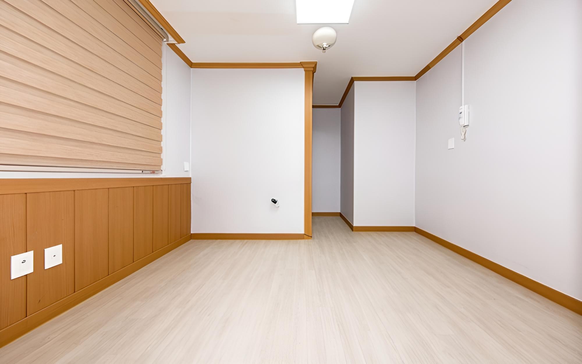Room (Room 202 / Ondol Two Rooms (two bathr)