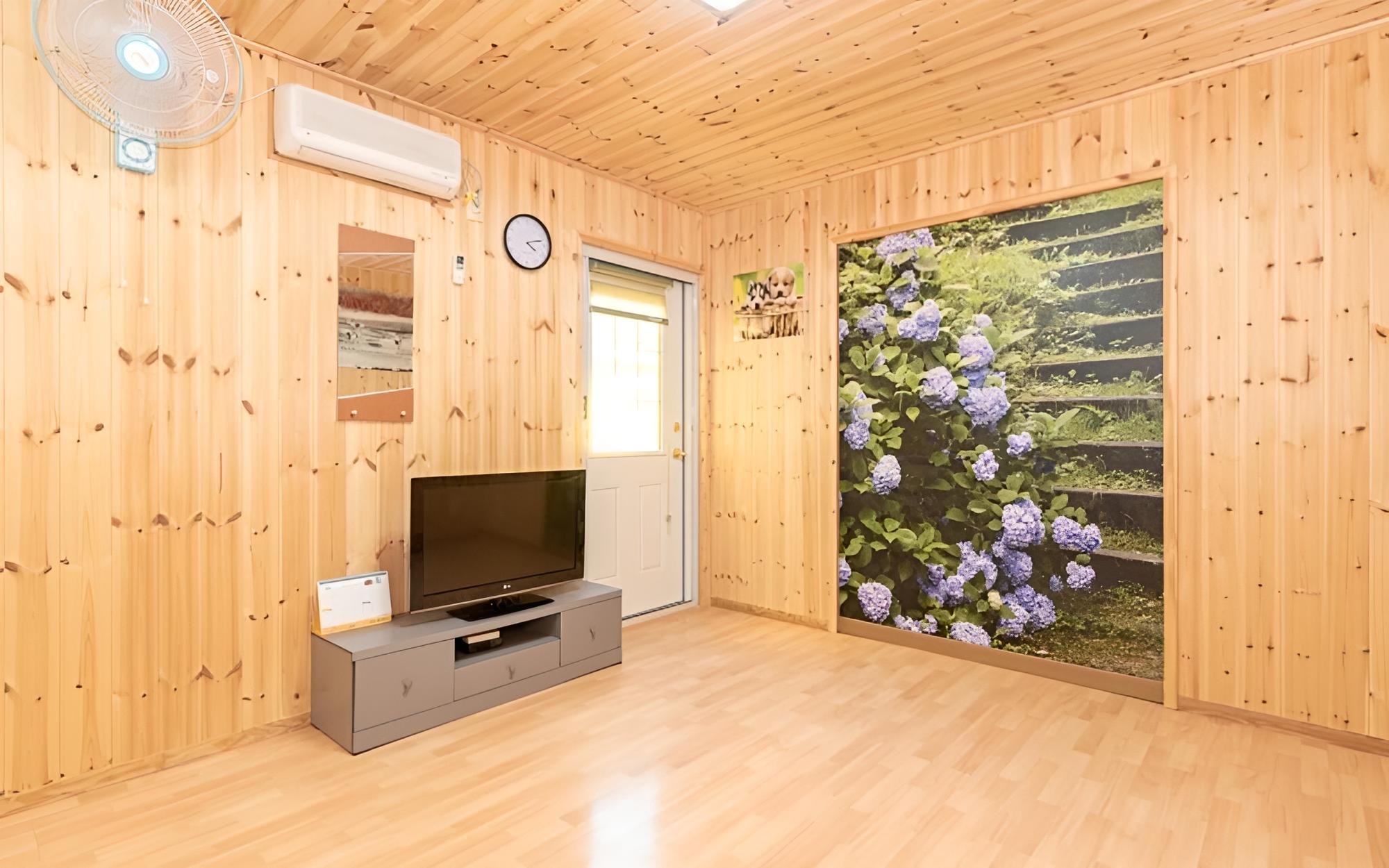 Room (Camellia (Ondol))