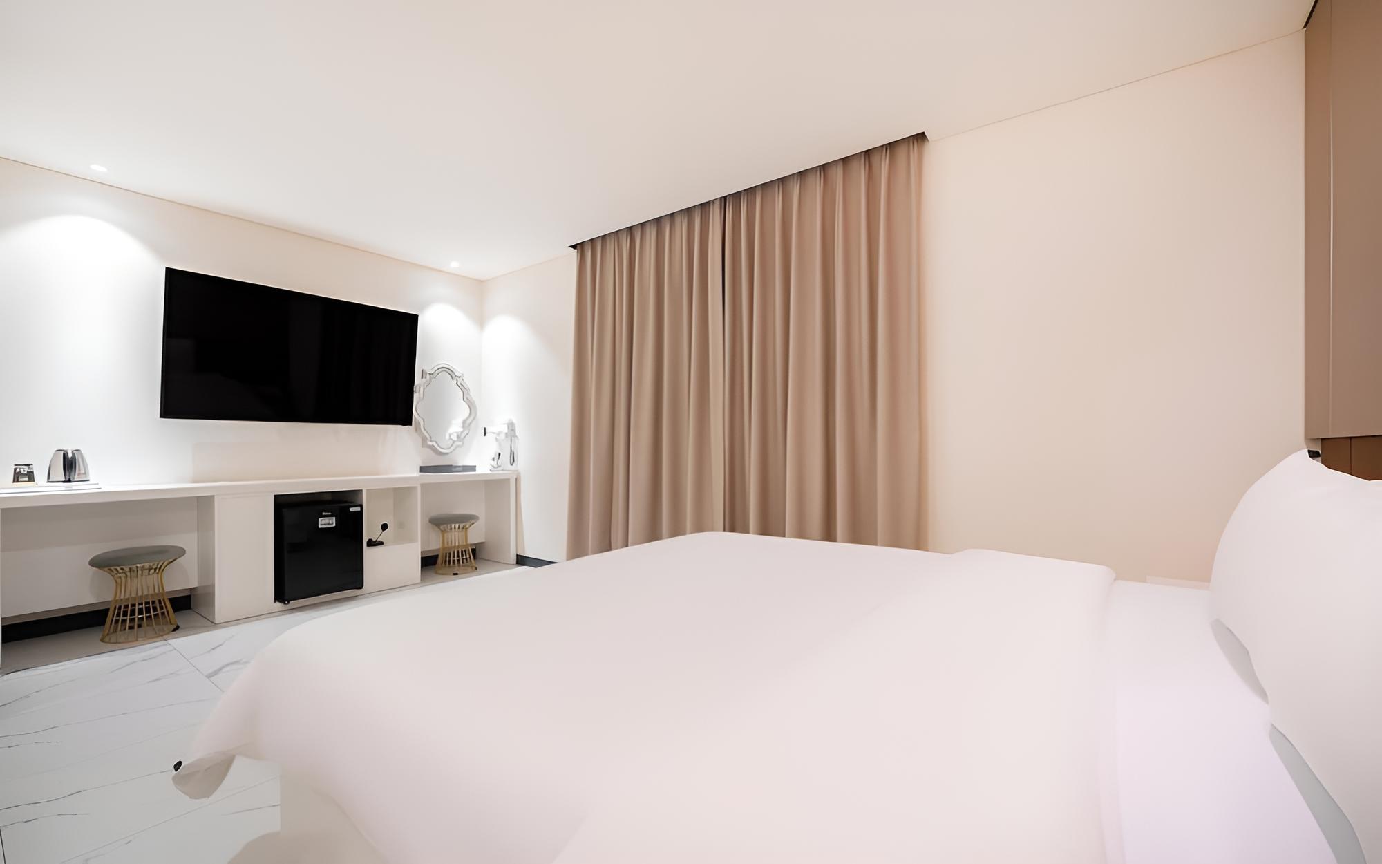 Room (Standard (1 Room Per 1 Parking Drive-) - Photo 3