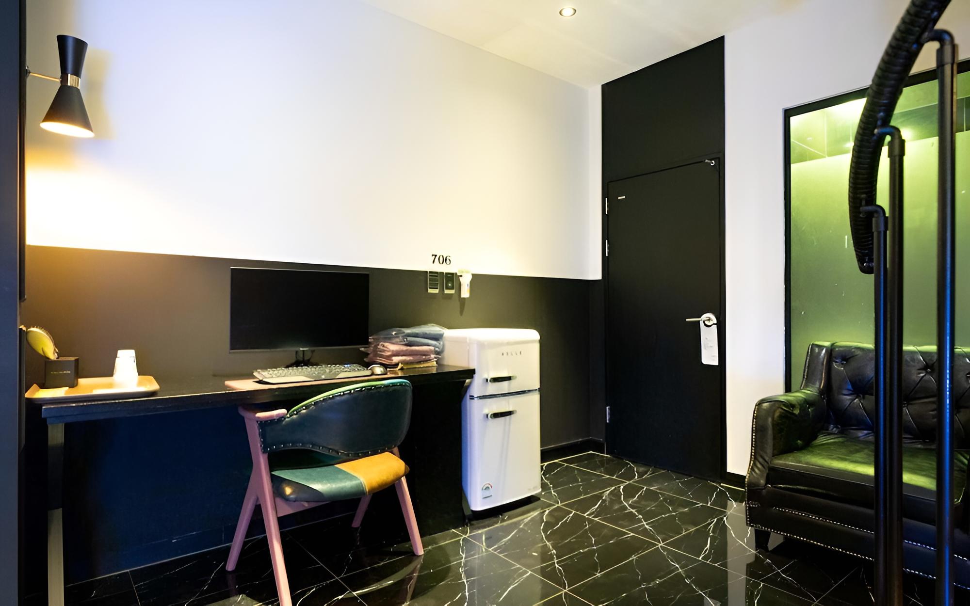 Room (Party Room (Non-refundable 3 days pri)