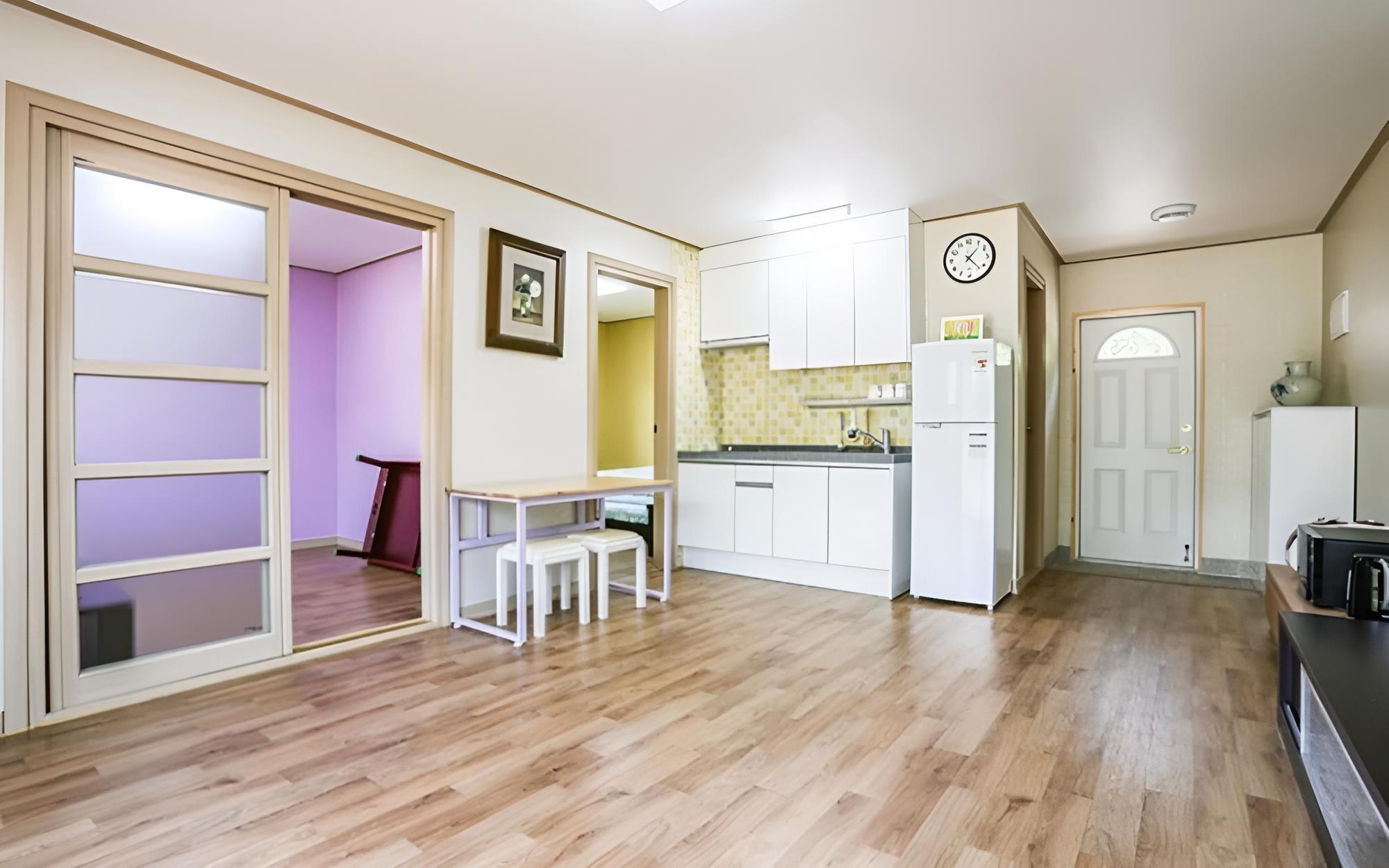 Room (No 102 Amply)