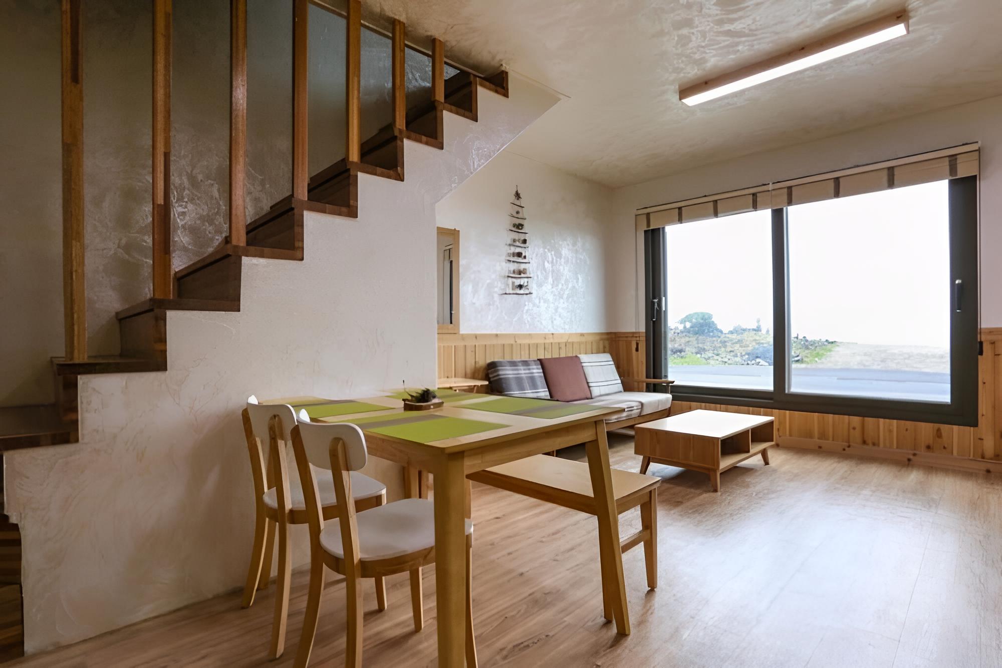 Room (Building H)