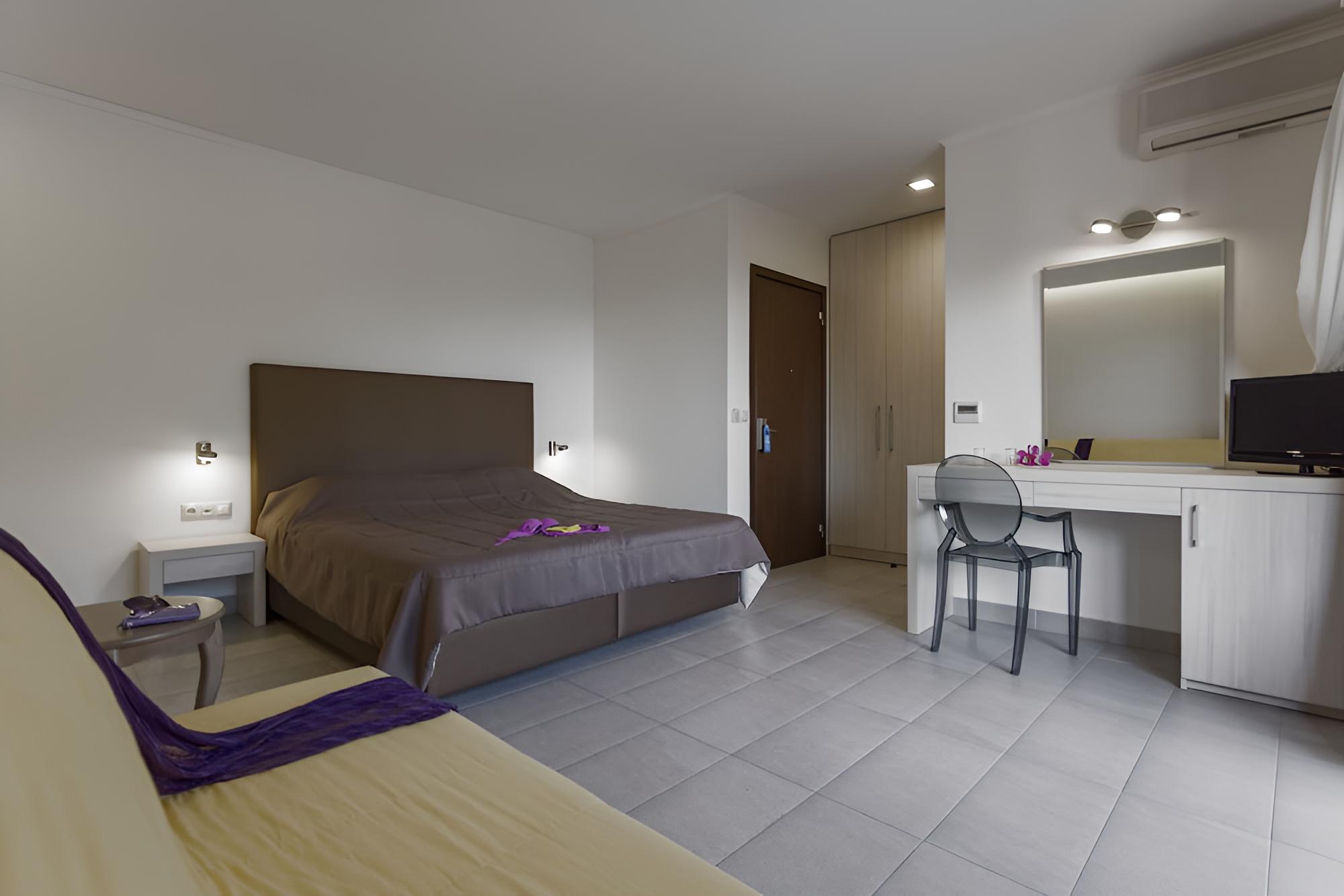 Junior Suite, Partial Sea View