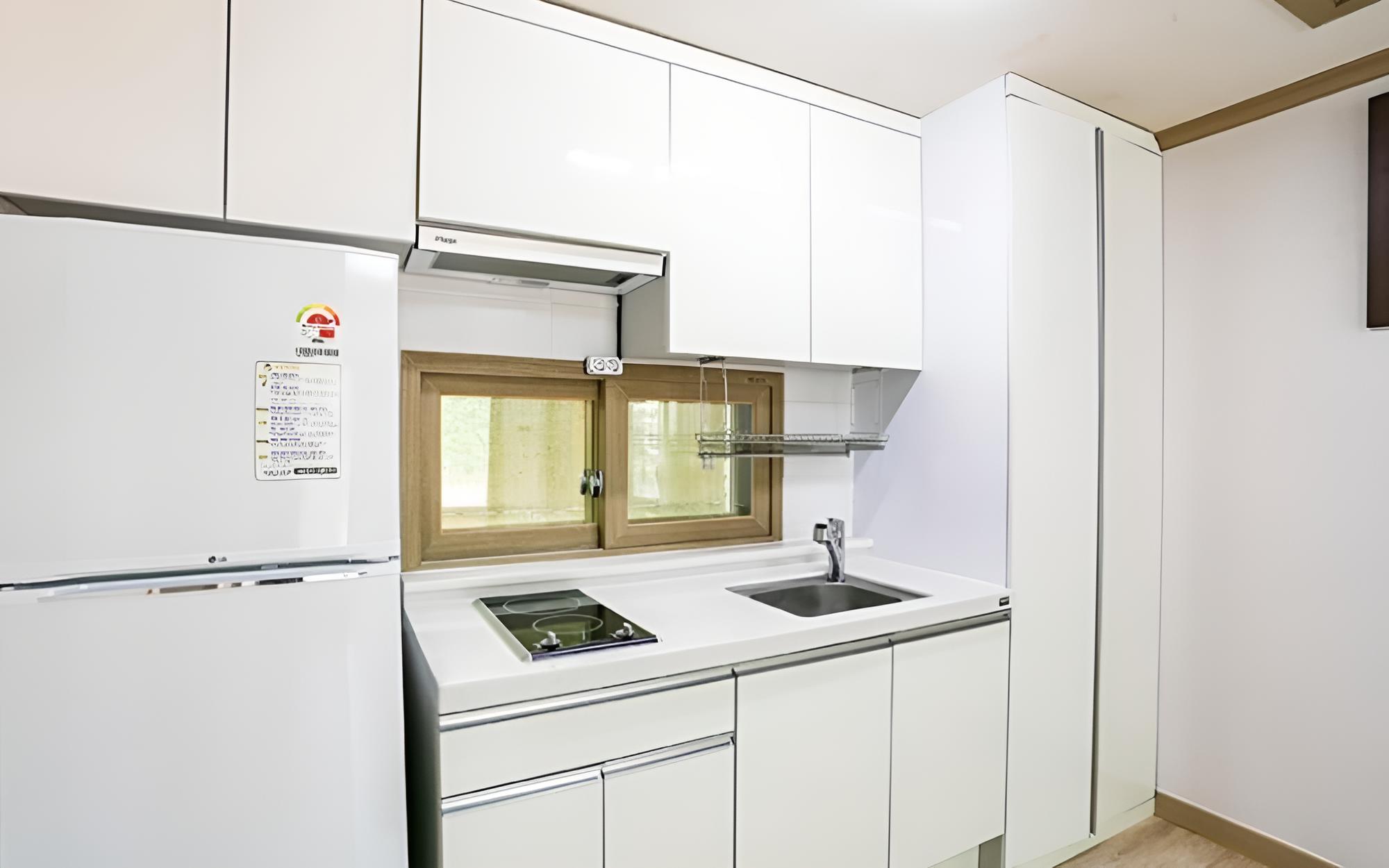 Room (66 - 3)