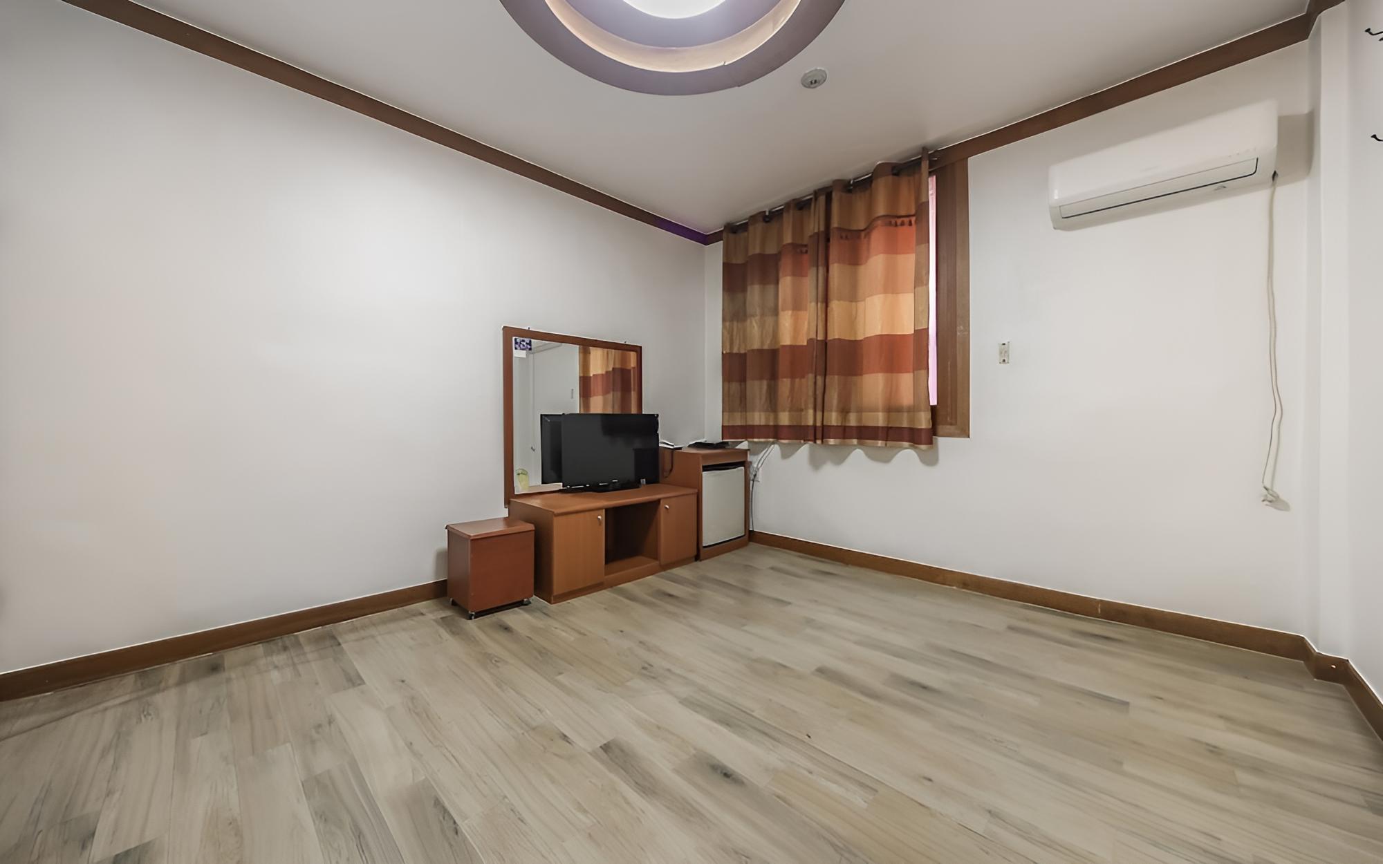 Room (Korean-style Ondol Room)