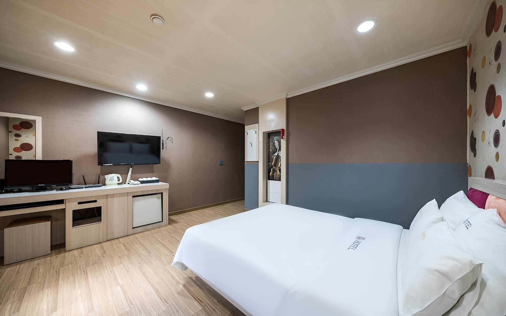 Room (Cappuccino Room)
