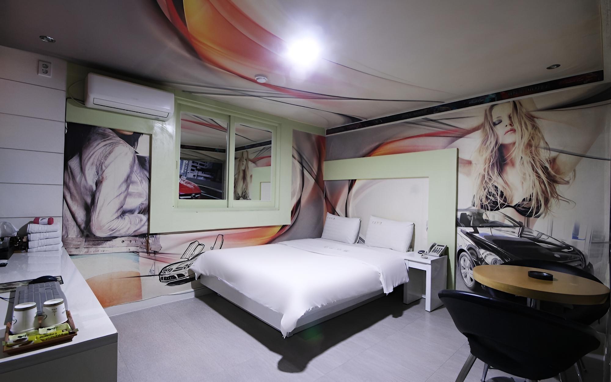 Room (Firstcomer Special (Extra Charge for )