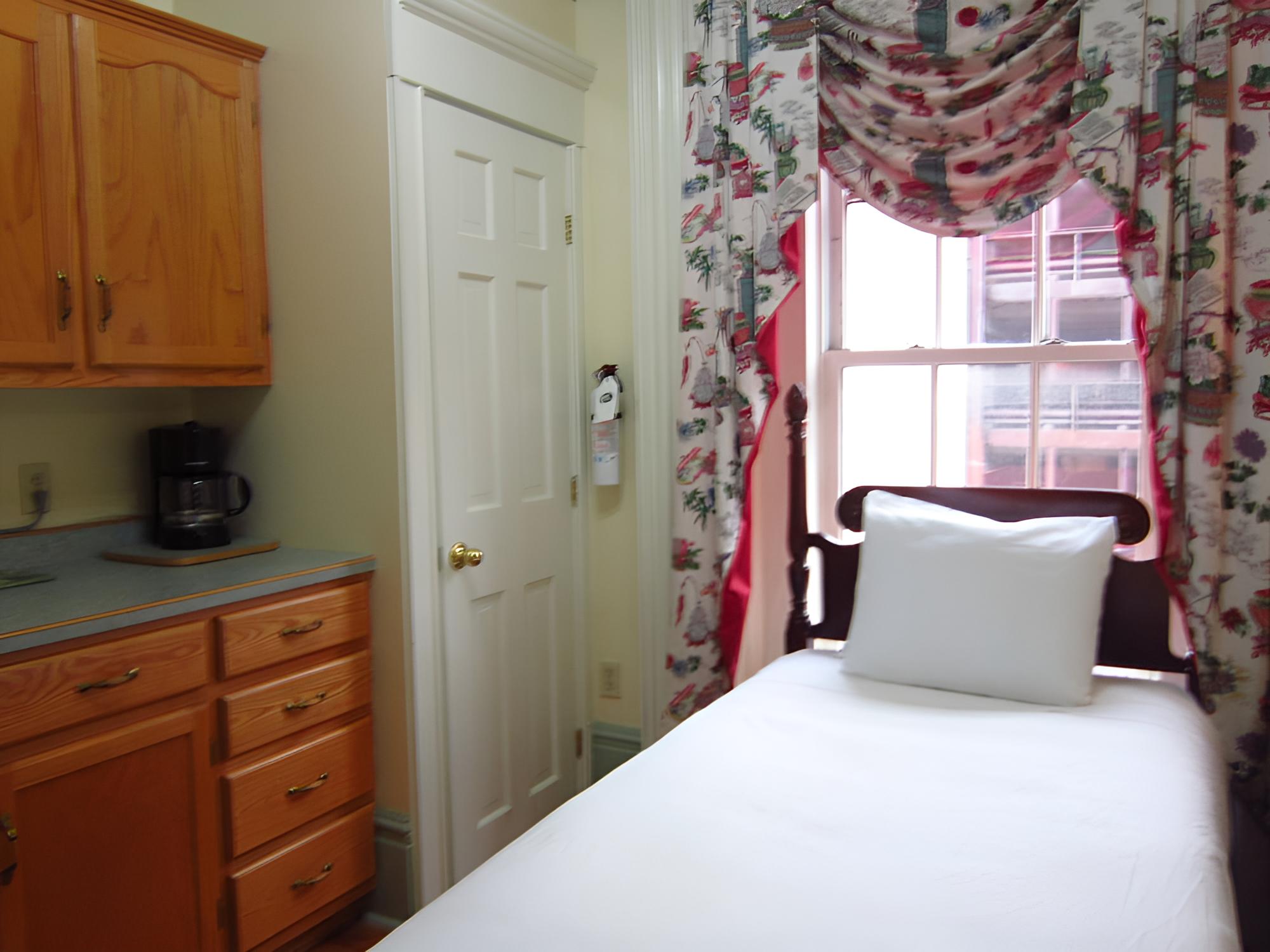 Economy Single Room