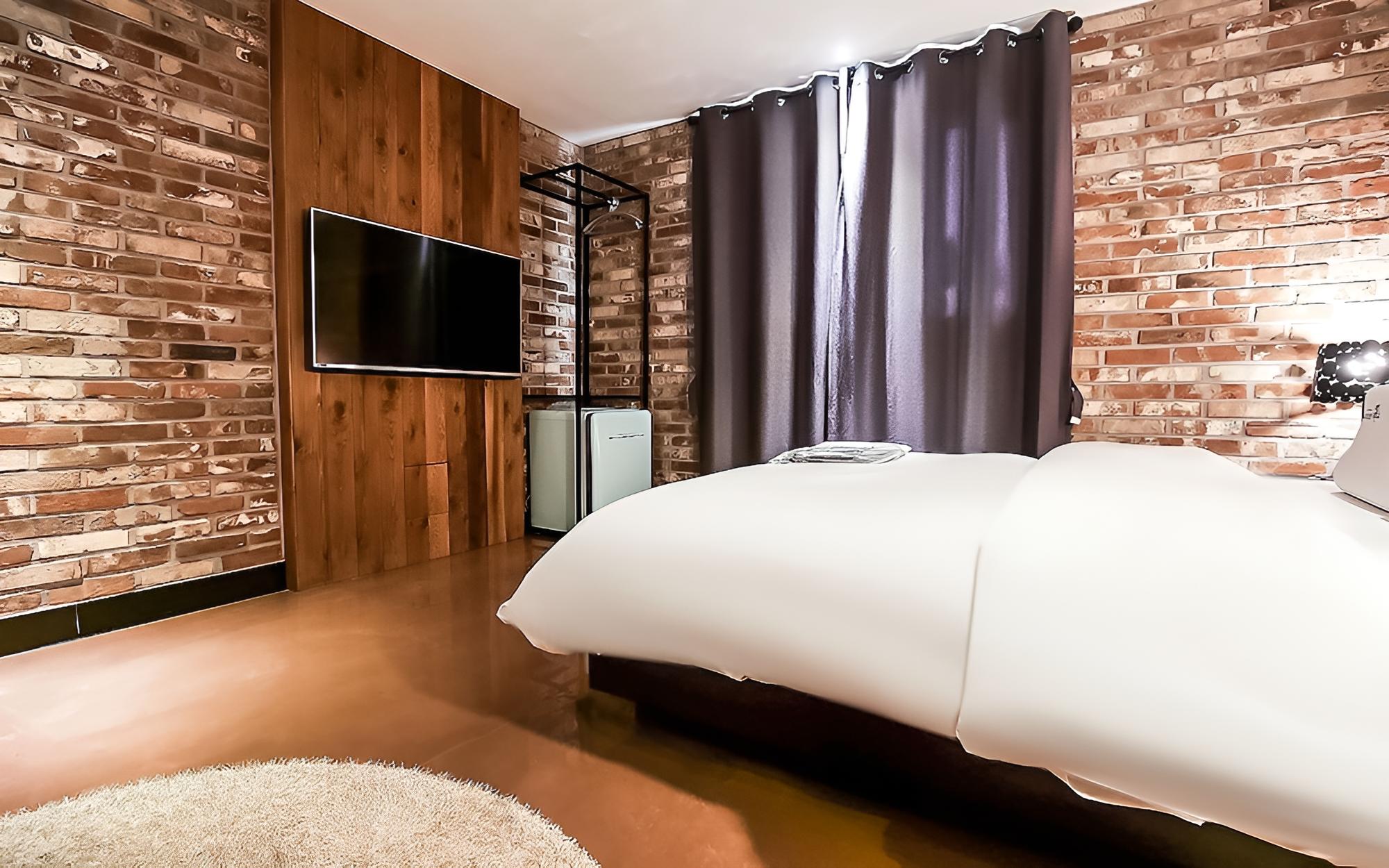 Room (Deluxe (up to KRW 5000 discount when ) - Photo 1