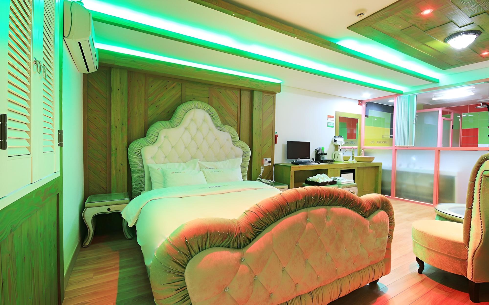 Room (Prime Minister's Residence (air purif)