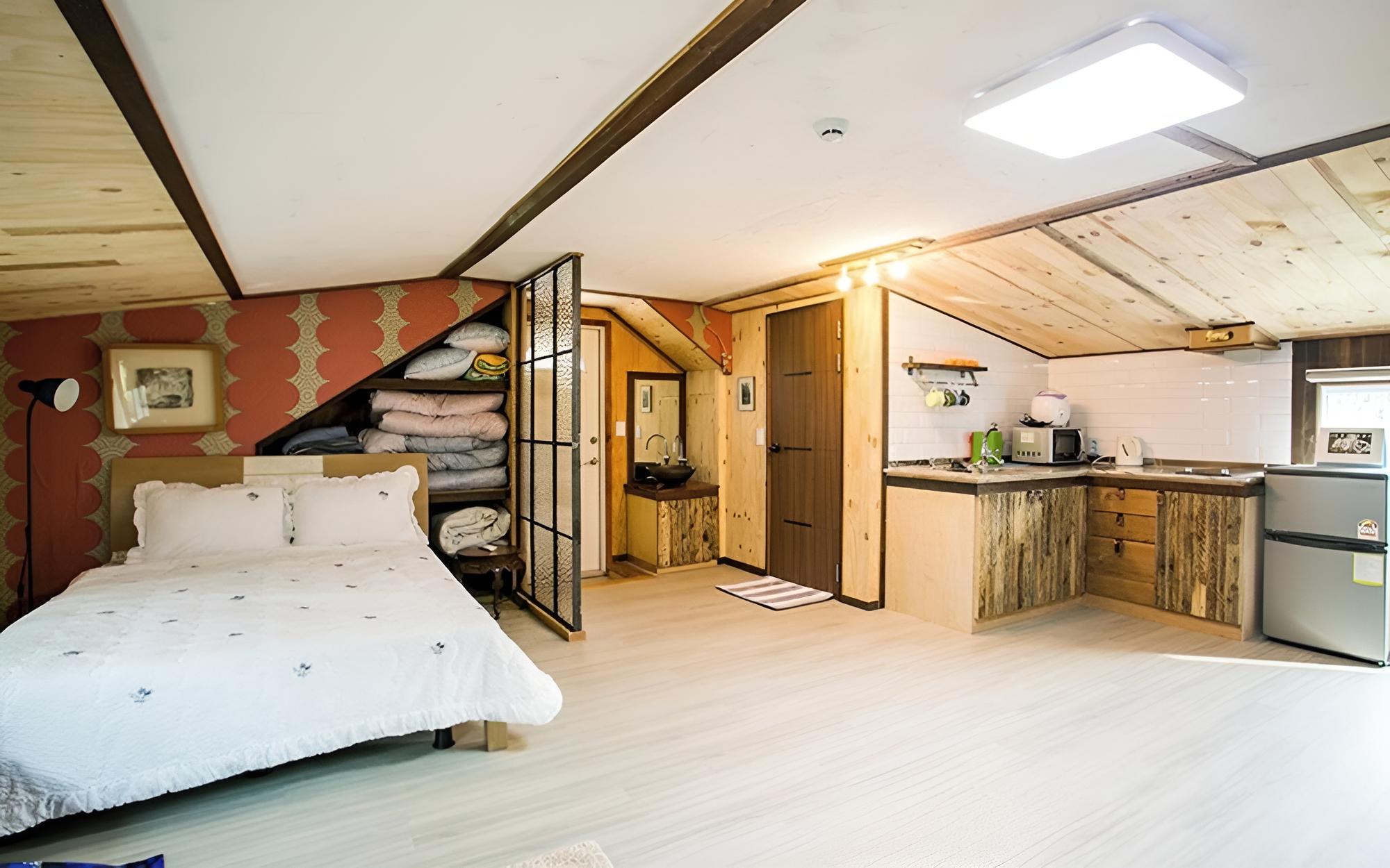 Room (Winter (one-room type))