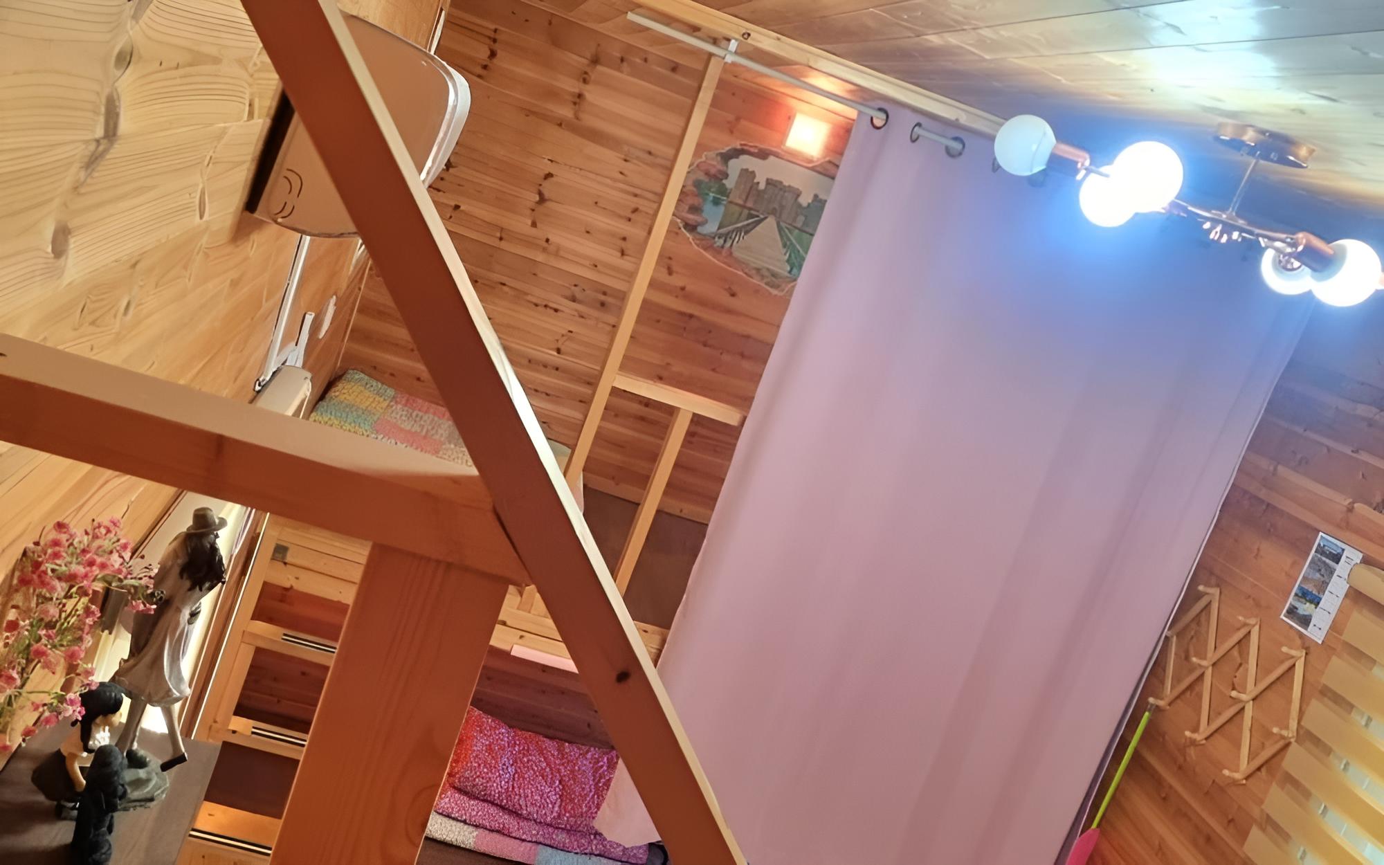 Room (Winter (Unshared House Duplex))