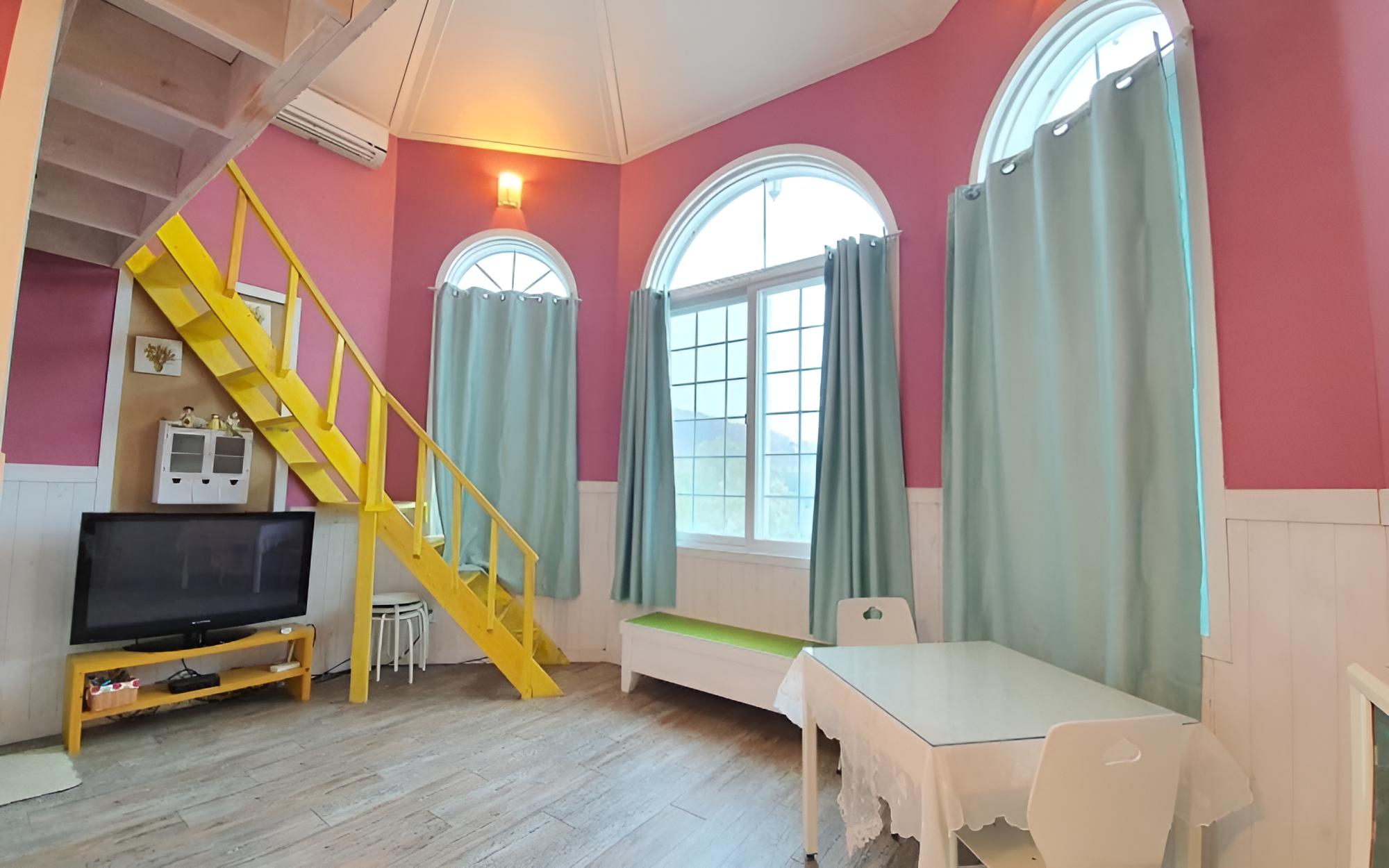 Room (Iris (Pet Not Allowed))