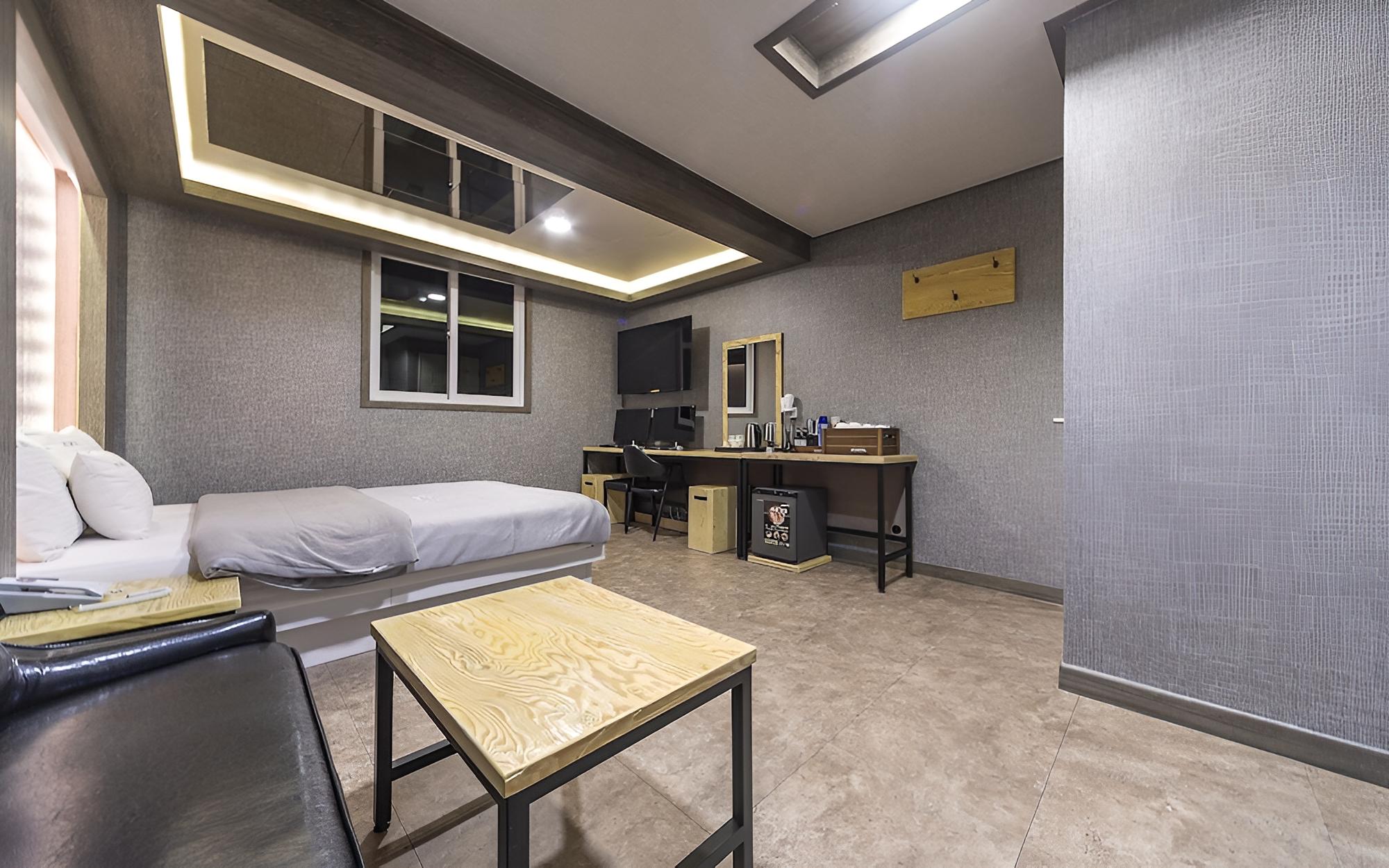 Room (Deluxe room-2PC (100% disinfection/hi)