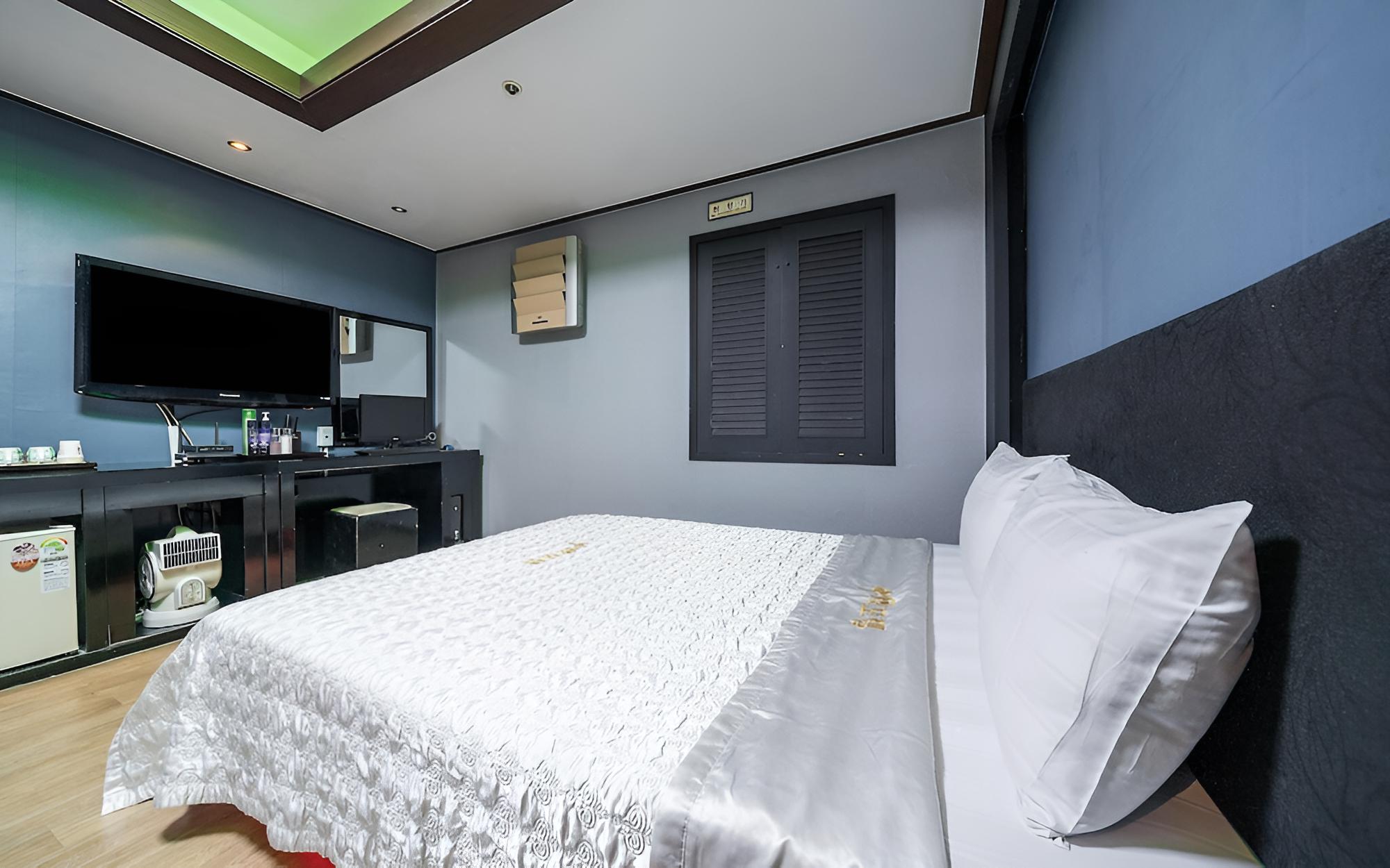 Room (Semi-Special Room)