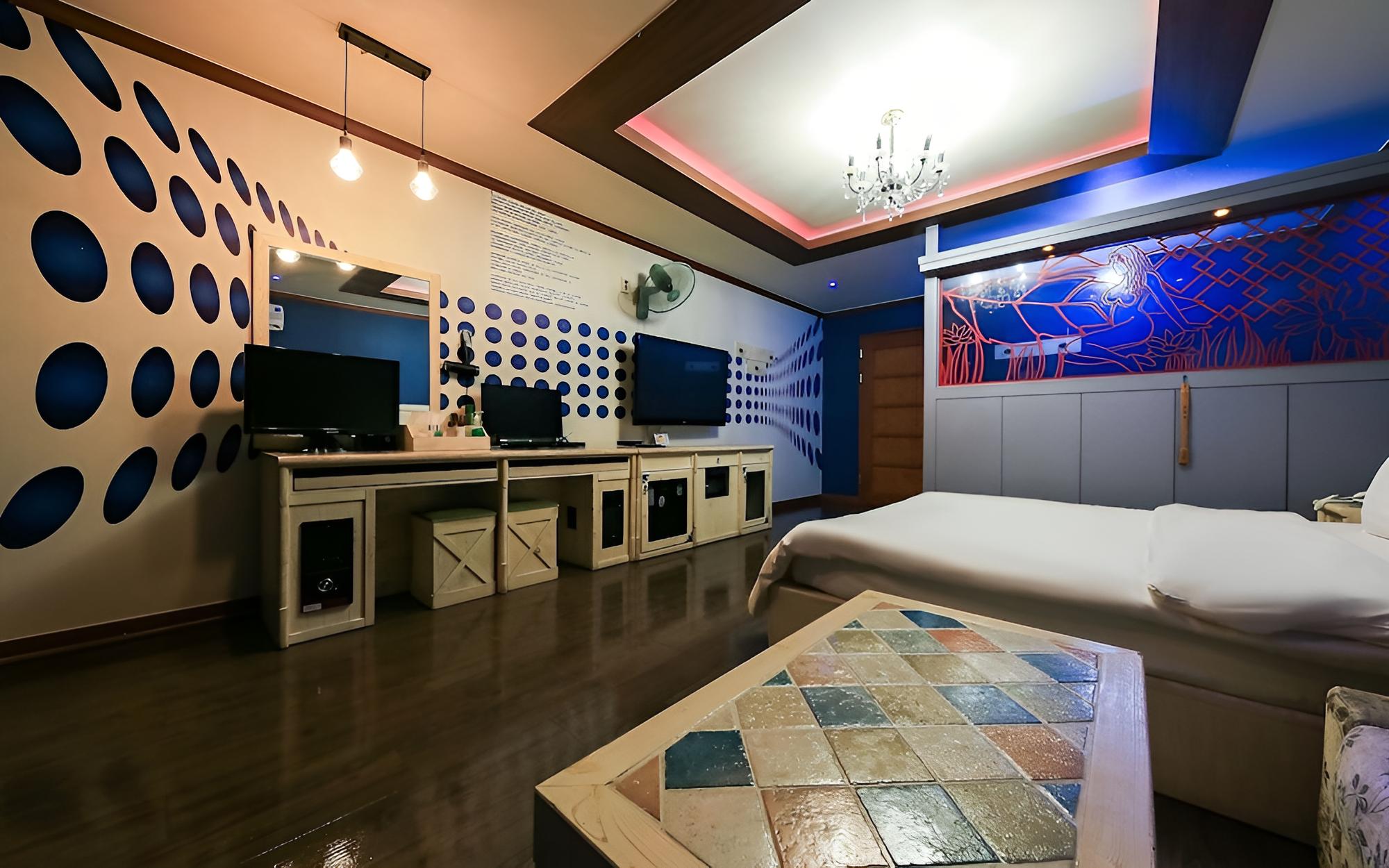Room (Deluxe (styler dining table))