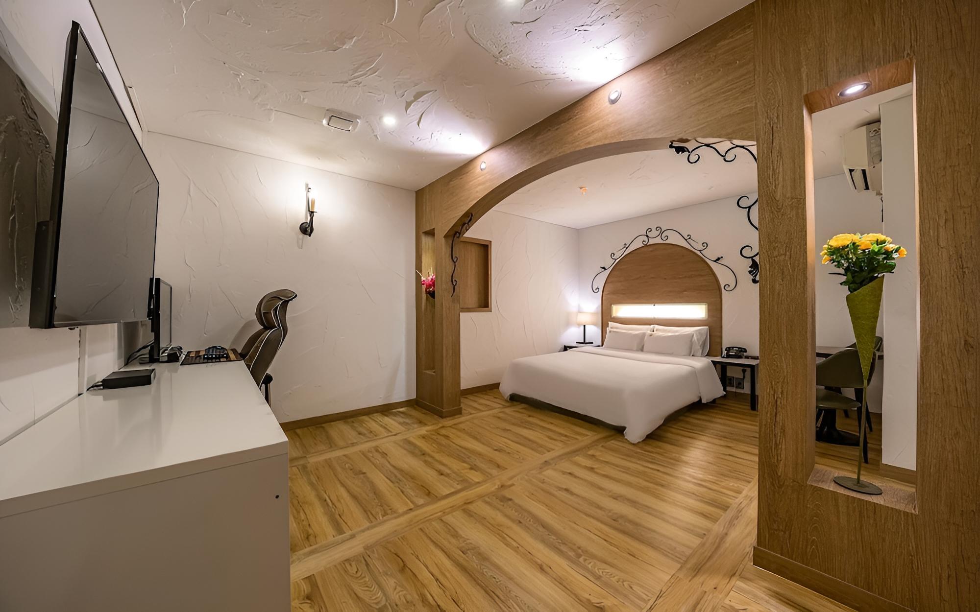 Room (Deluxe B)