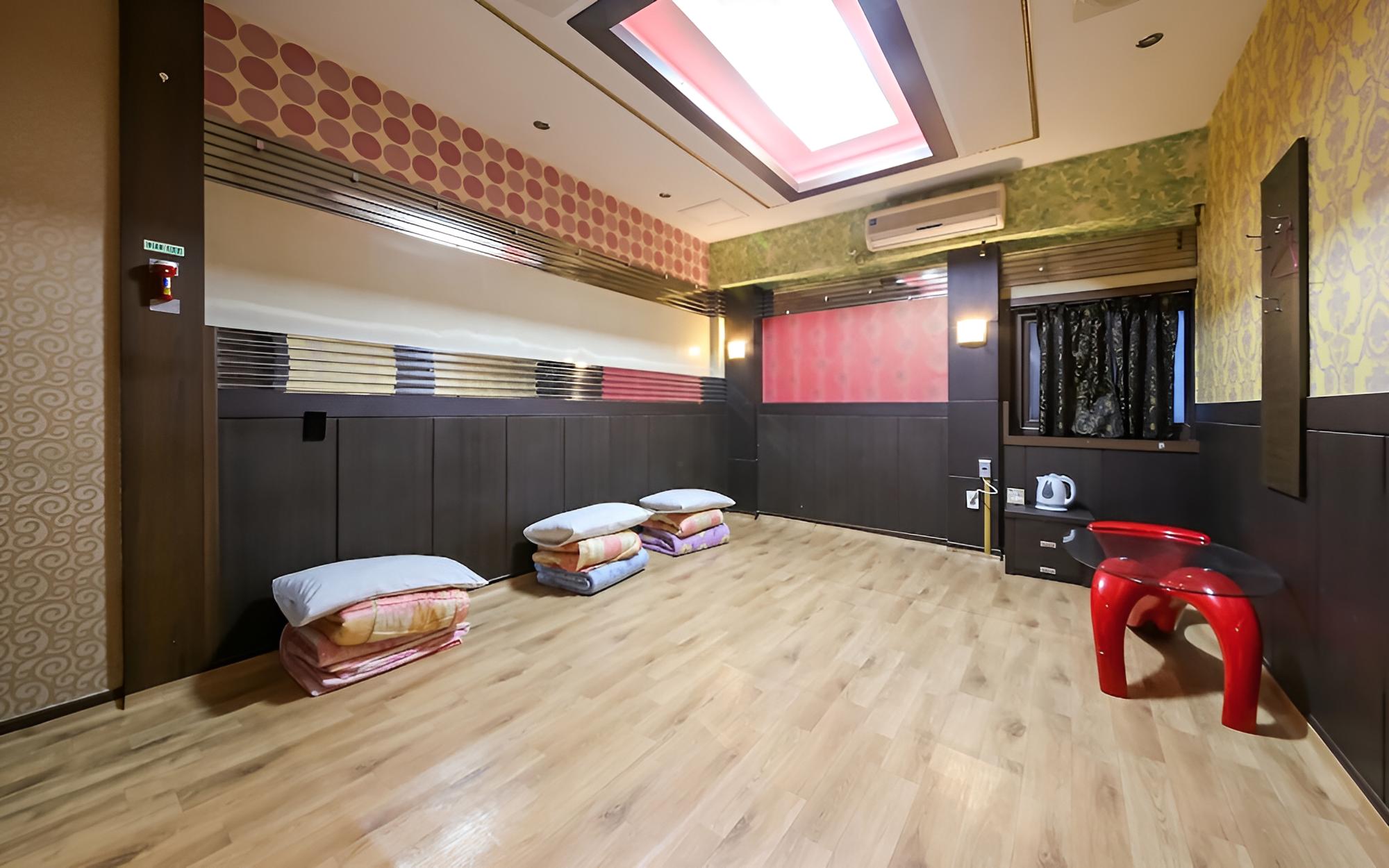 Room (Ondol Room)