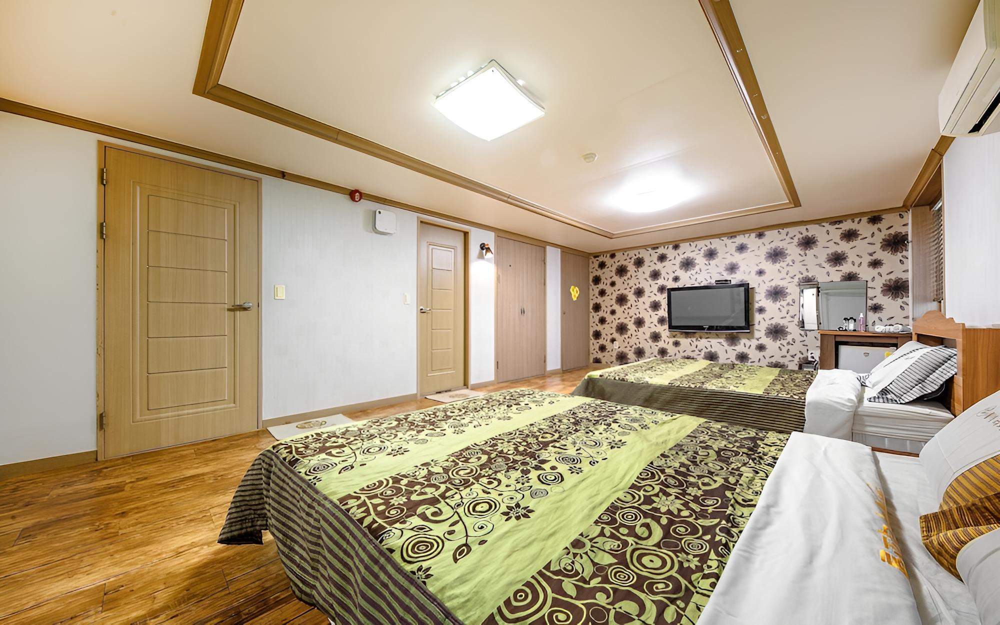 Room (30 pyeong two room (ondol + 2bed)) - Photo 7