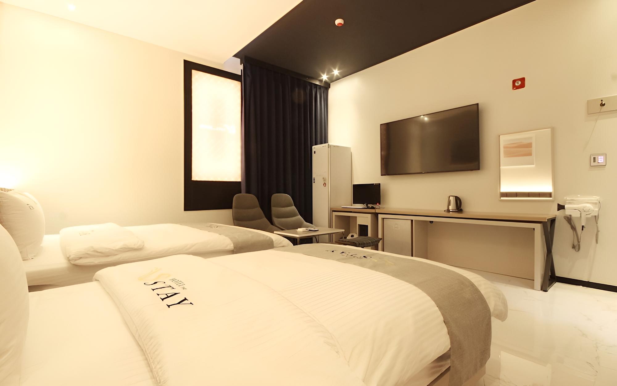 Room (Suite)