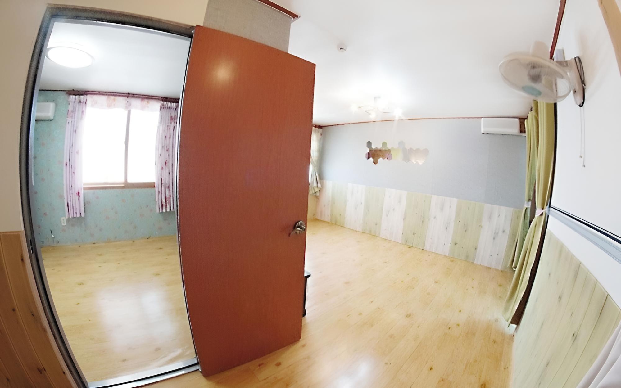 Room (Room 102 clam) photo 3