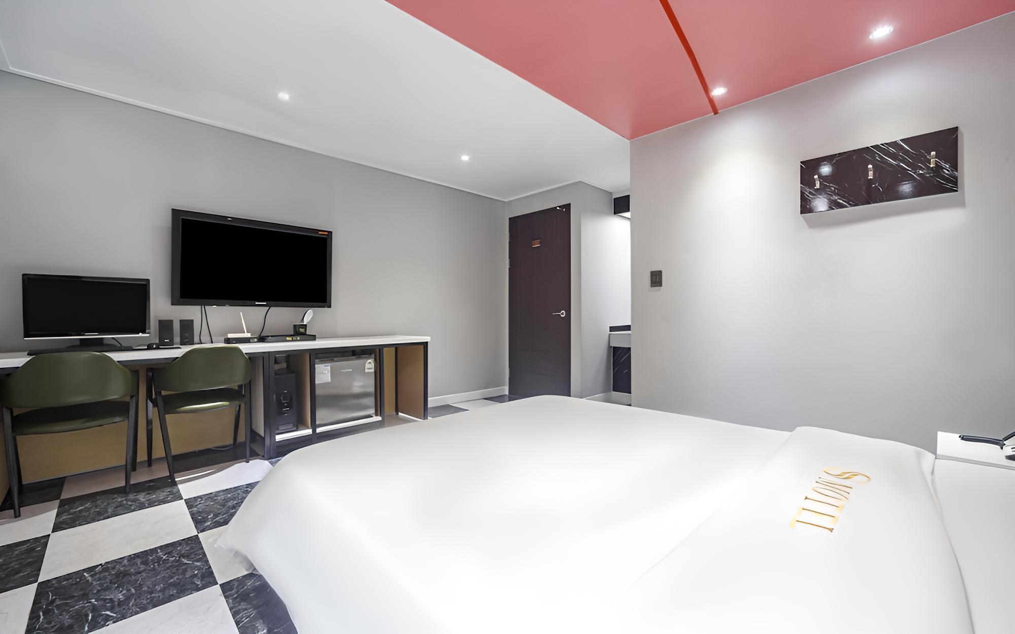 Room (Standard room (Netflix available free) - Photo 12