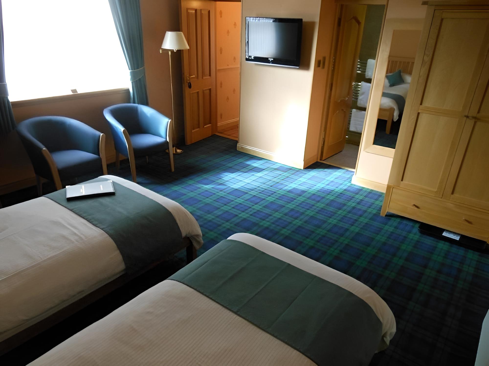 Twin Room, 2 Twin Beds, Non Smoking (Large) photo 3