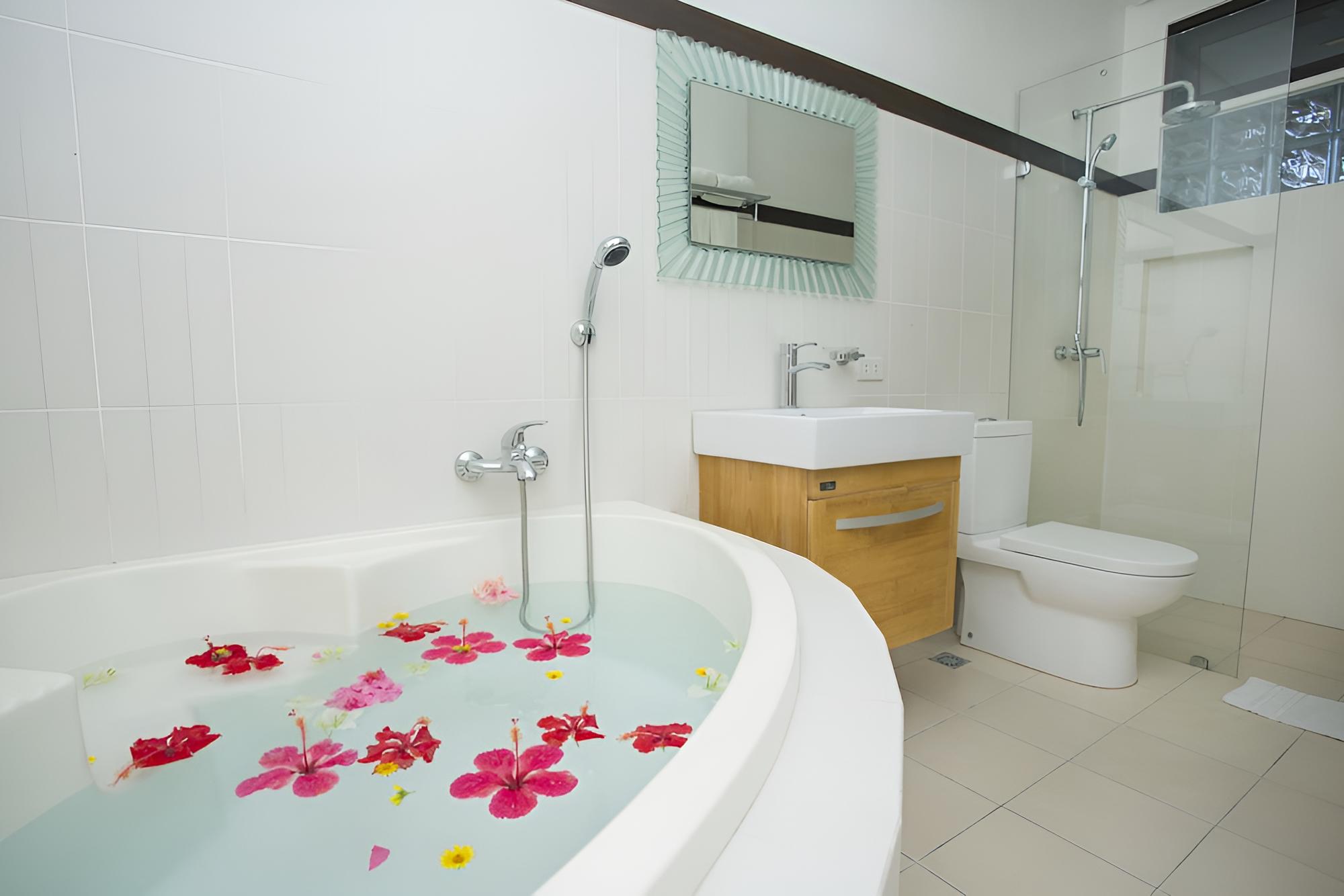 Suite - Photo 7