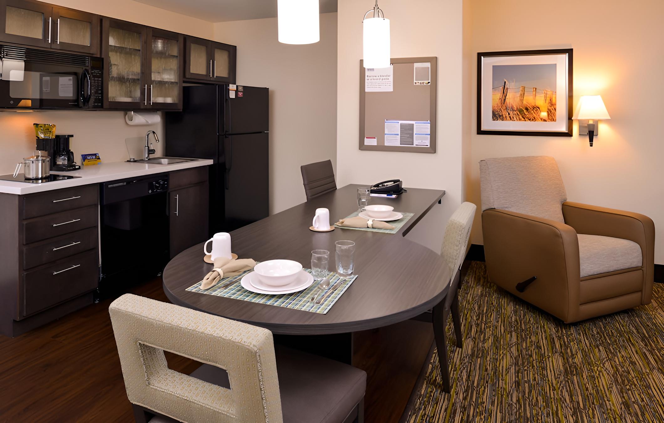 Studio Suite, 1 Queen Bed, Accessible (Hearing)