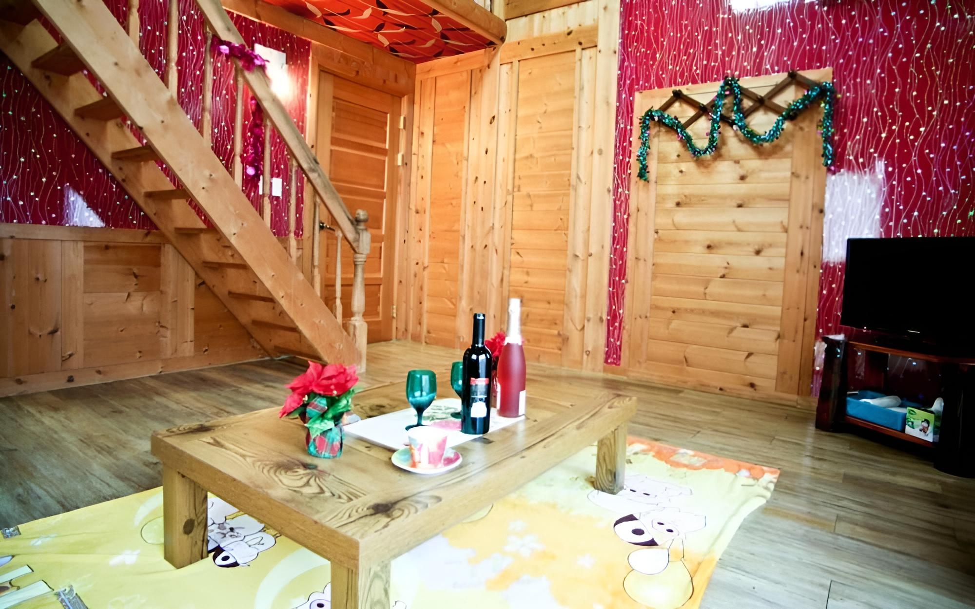 Room (Red (duplex))