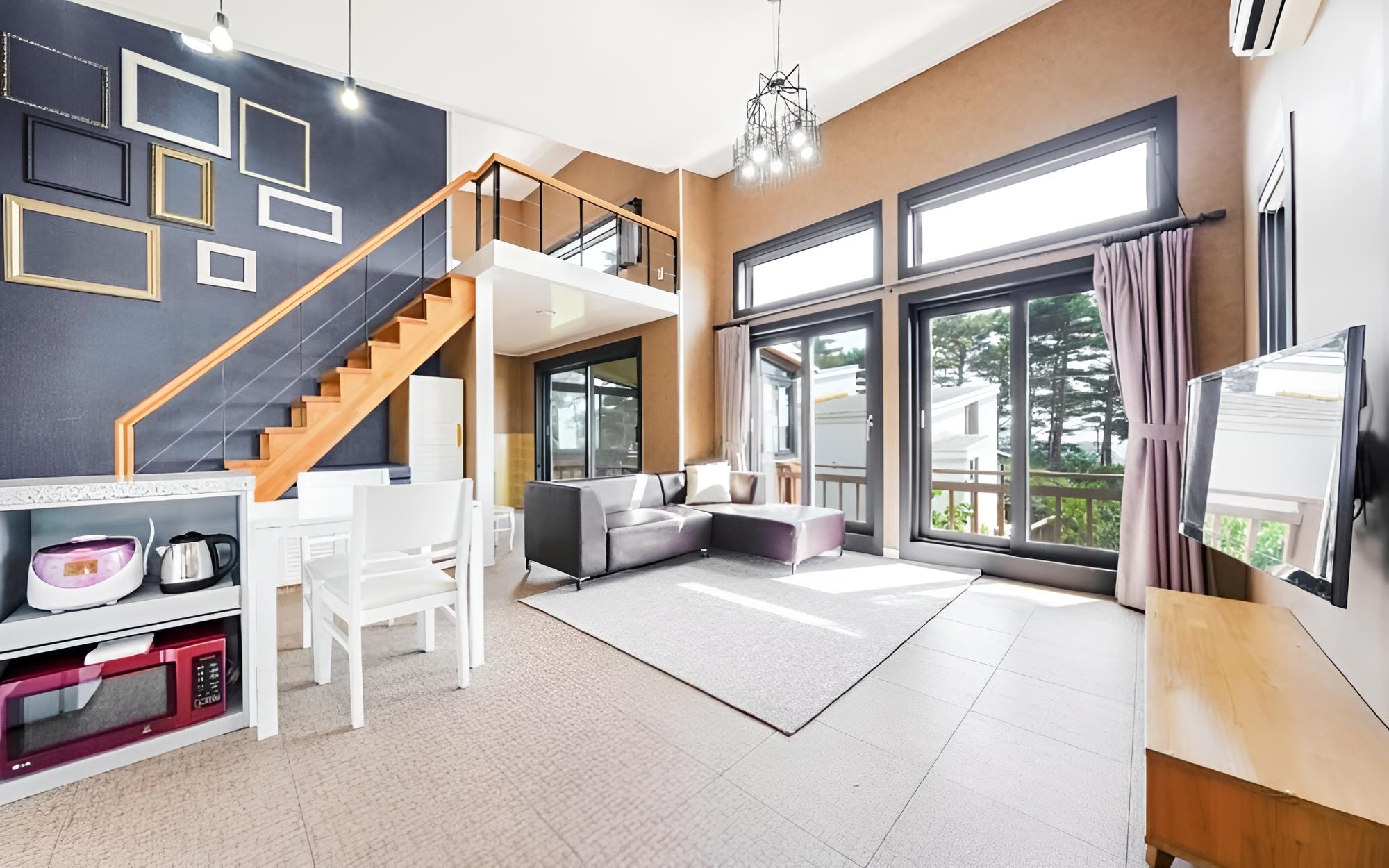 Room (Daisy (spa Unshared House))