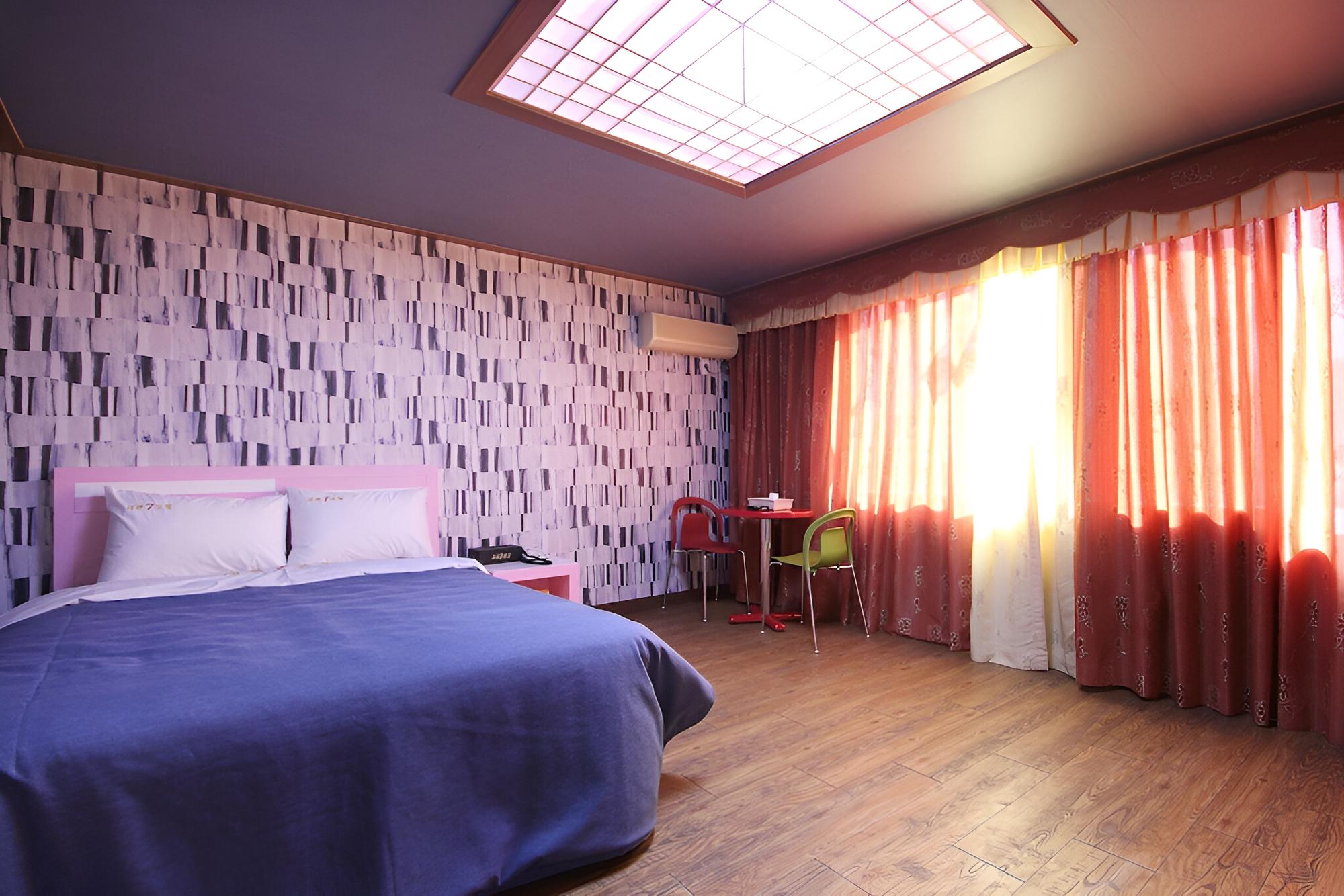 Room (Standard Room) - Photo 1