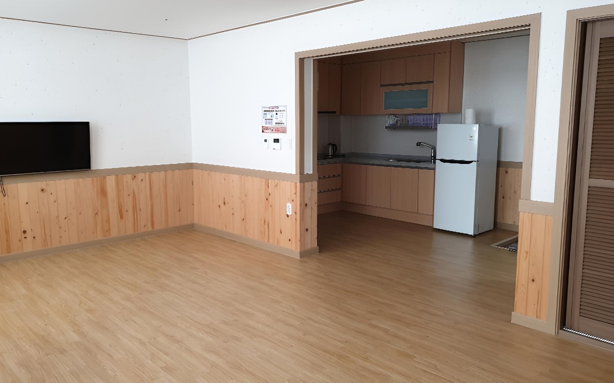 Room (Two room-cypress)