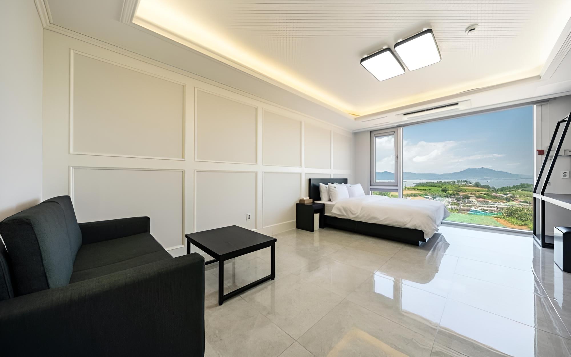 Room (Room 302 (Ocean View)) - Photo 4