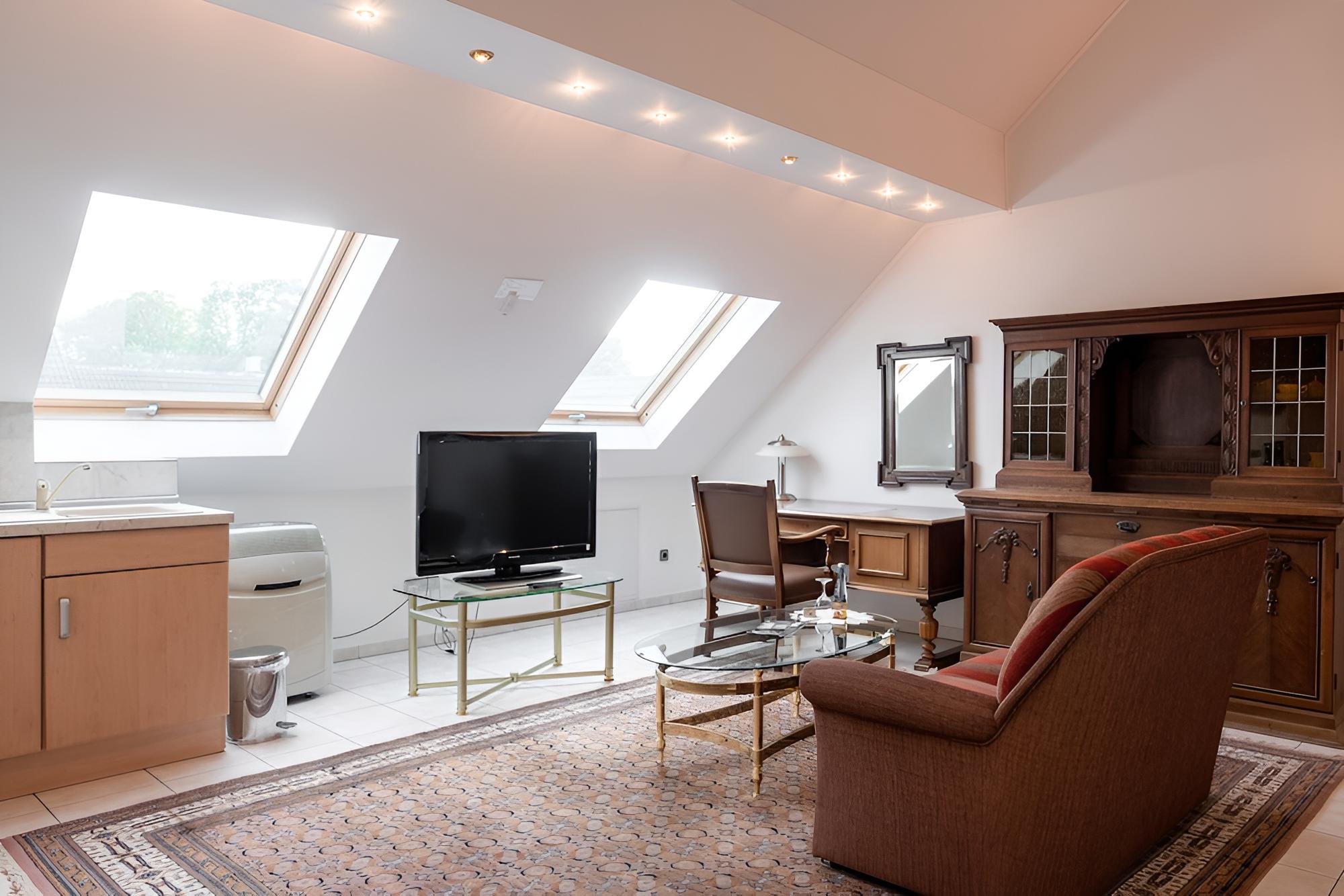 Suite, Private Bathroom