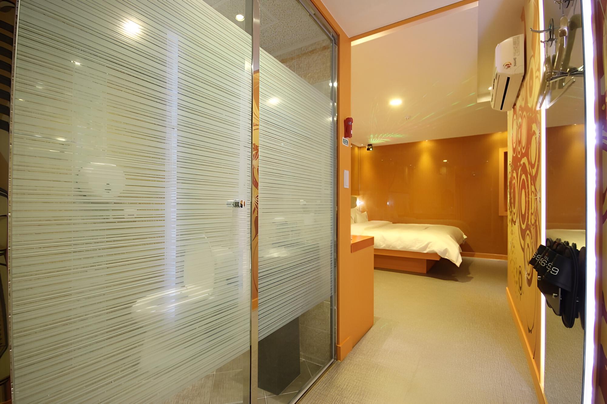 Room (Semi-Special Room)
