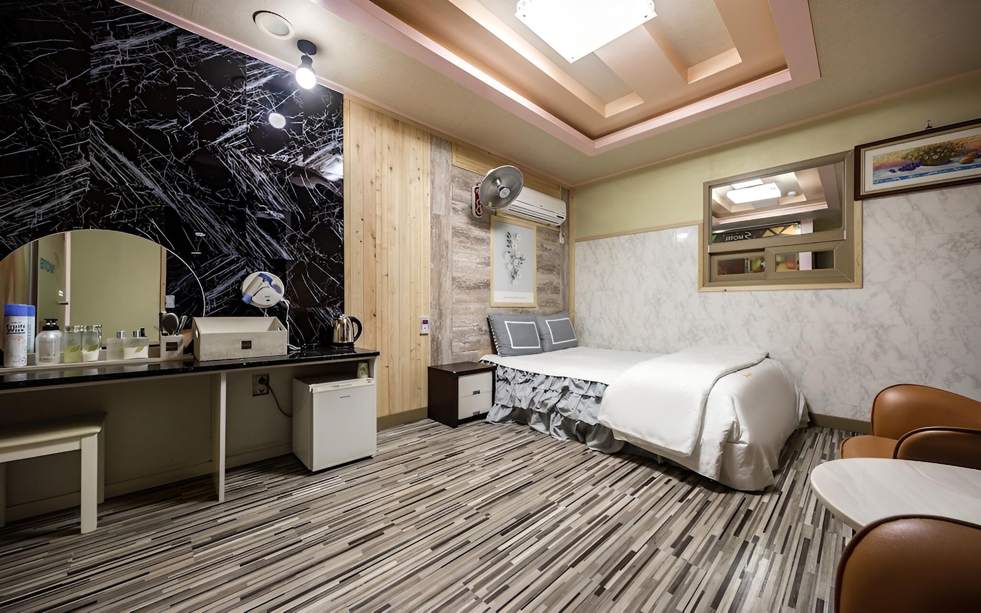 Room (General room-Cypress room (100% disin)