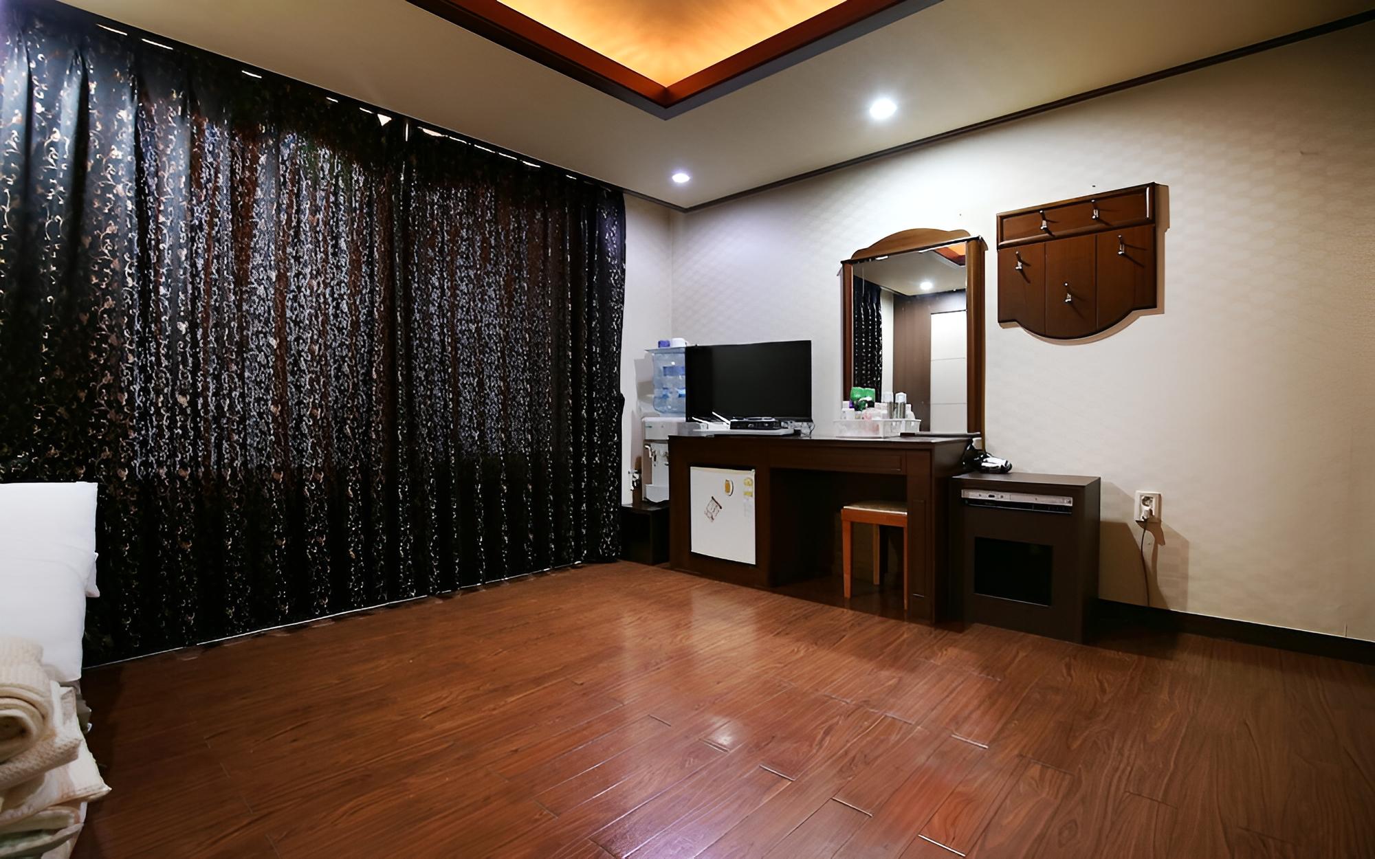 Room (Korean Room (Standard))