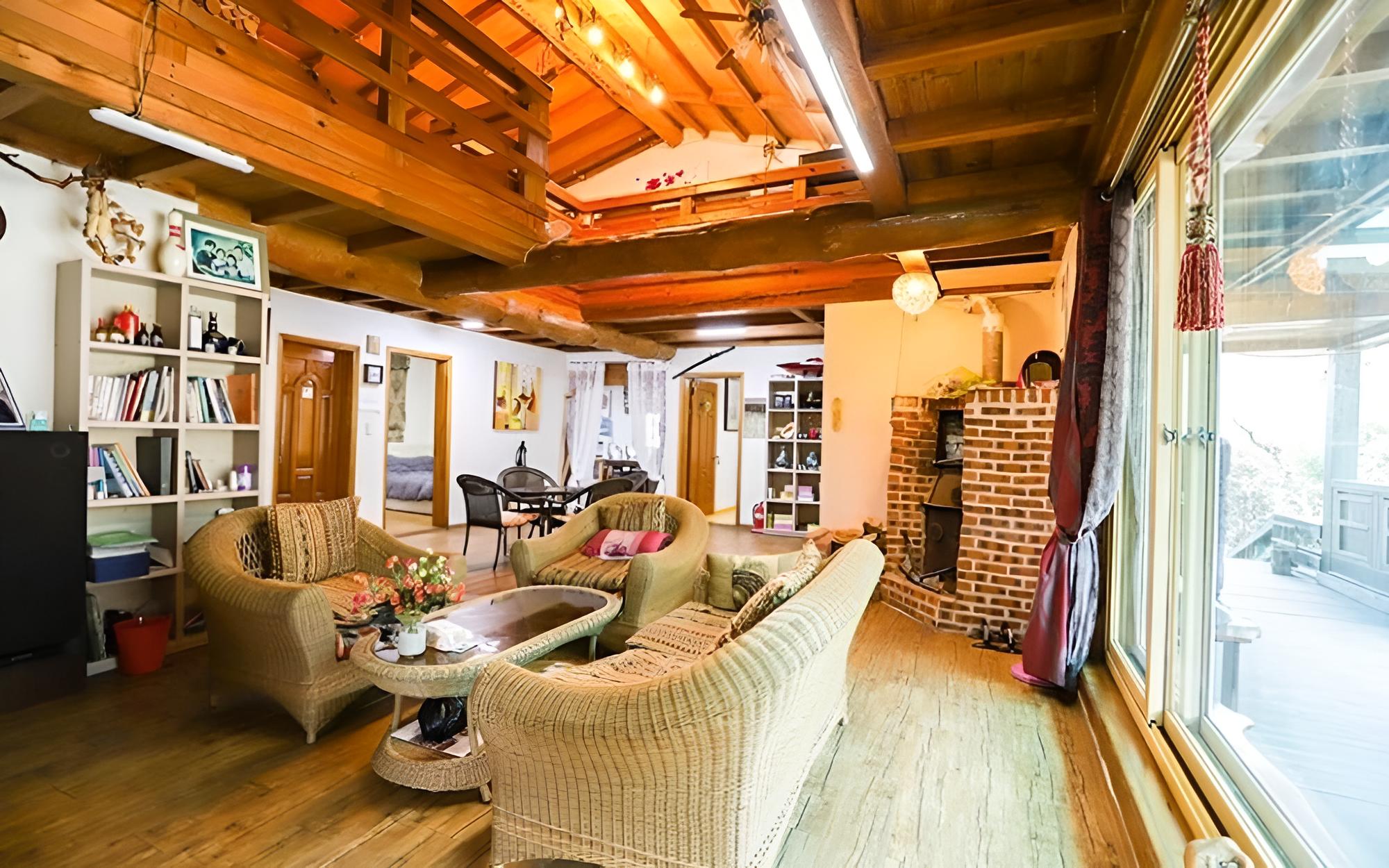 Room (Unshared House)