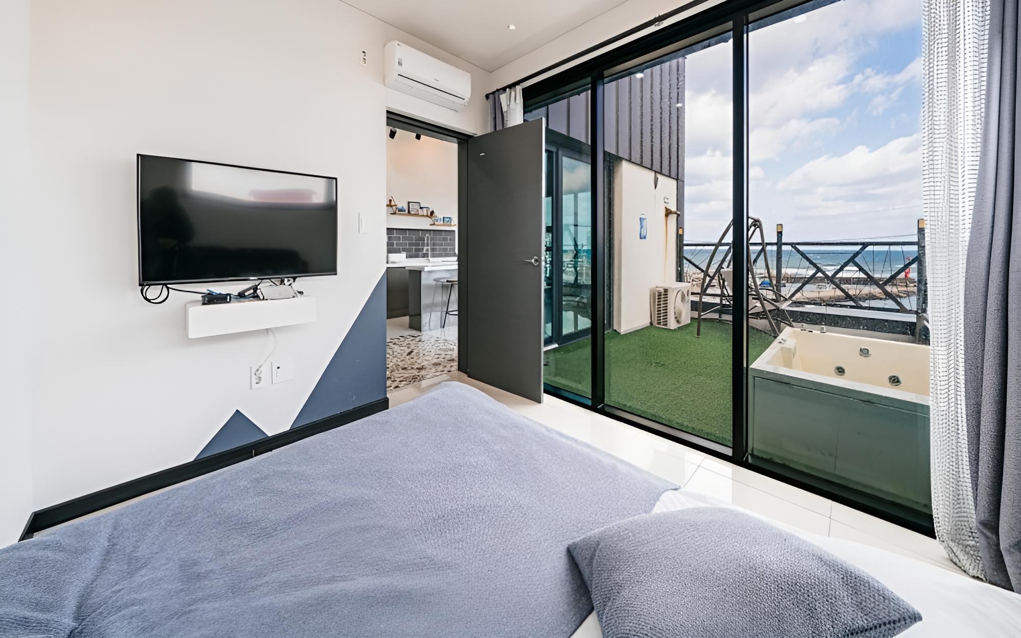 Room (B-dong Room 401 (Spa Ocean View)) - Photo 10
