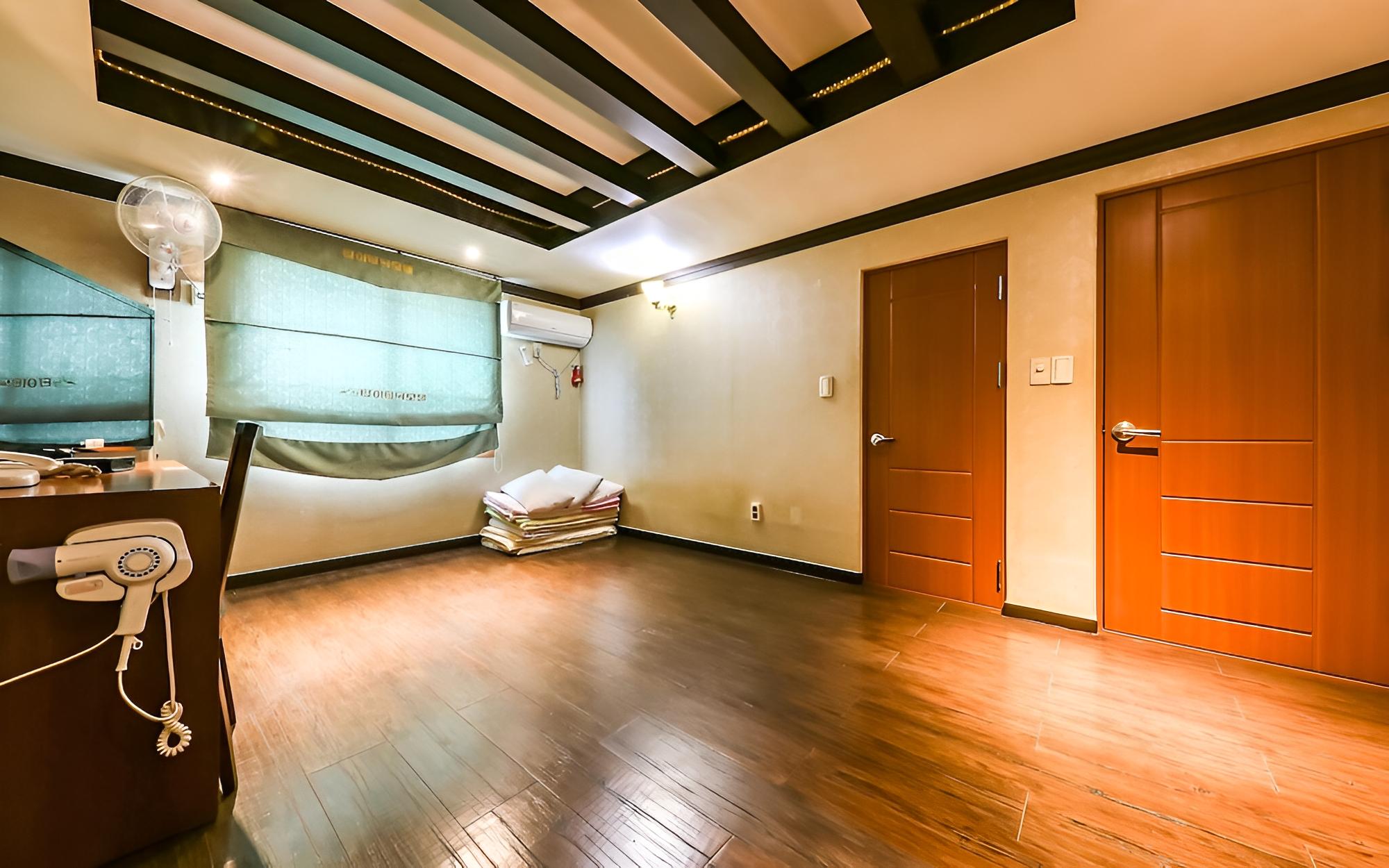 Room (Ondol Room)